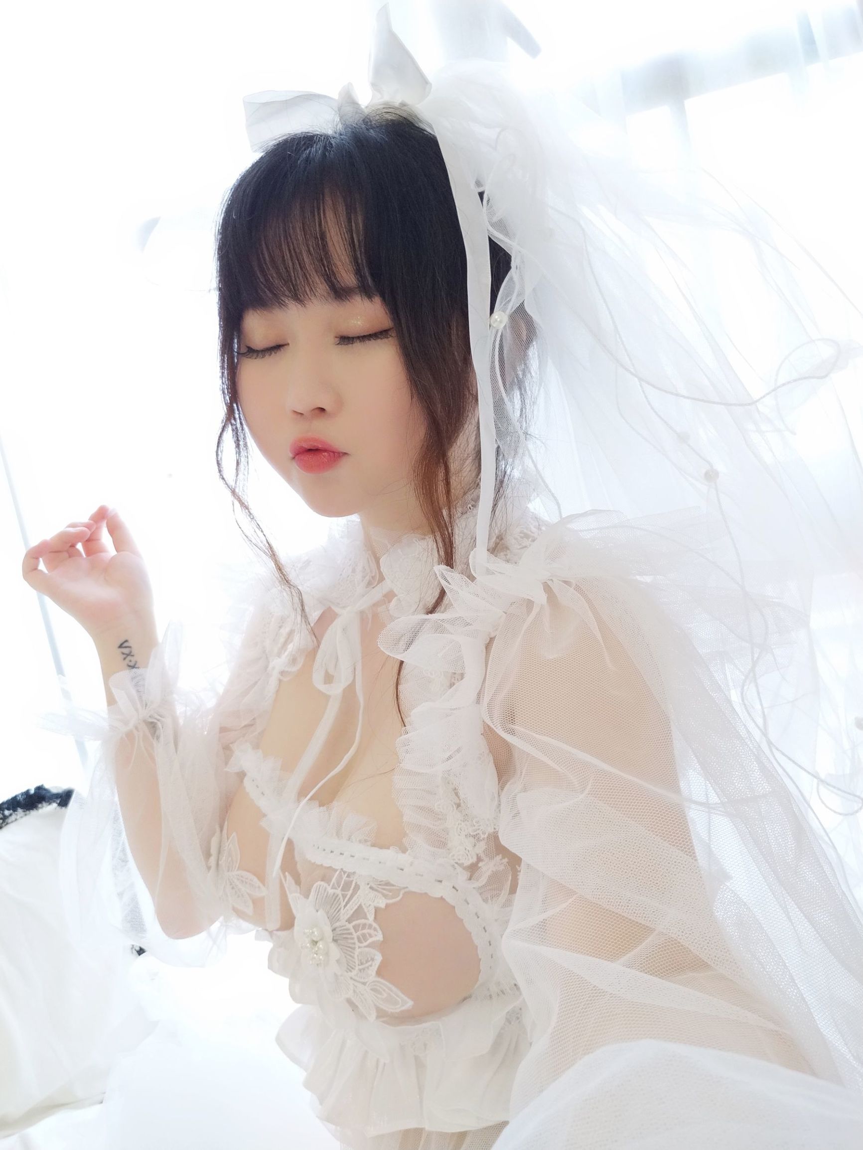 Cosplay Ảnh] Mật Đào Thiếu Nữ Là Yi Jiang - Cô Dâu
