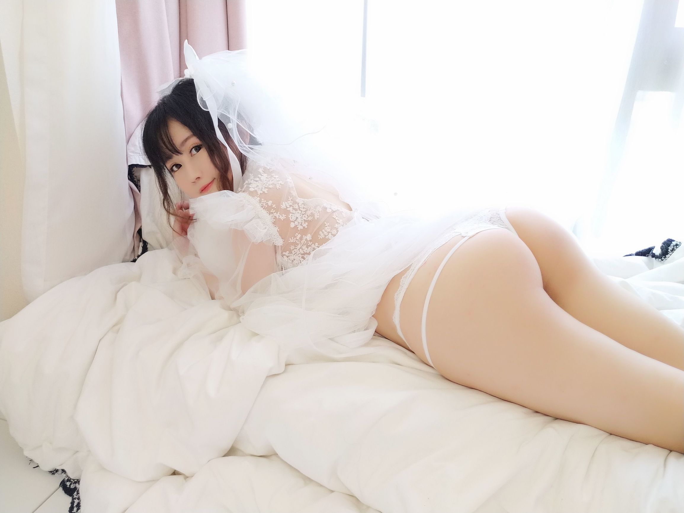 Cosplay Ảnh] Mật Đào Thiếu Nữ Là Yi Jiang - Cô Dâu
