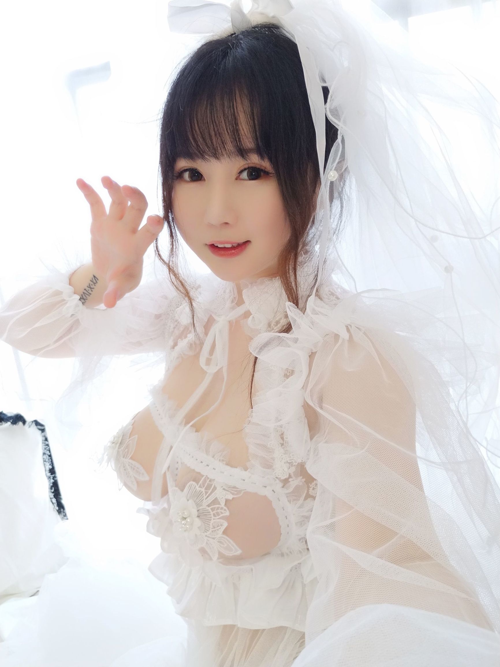 Cosplay Ảnh] Mật Đào Thiếu Nữ Là Yi Jiang - Cô Dâu