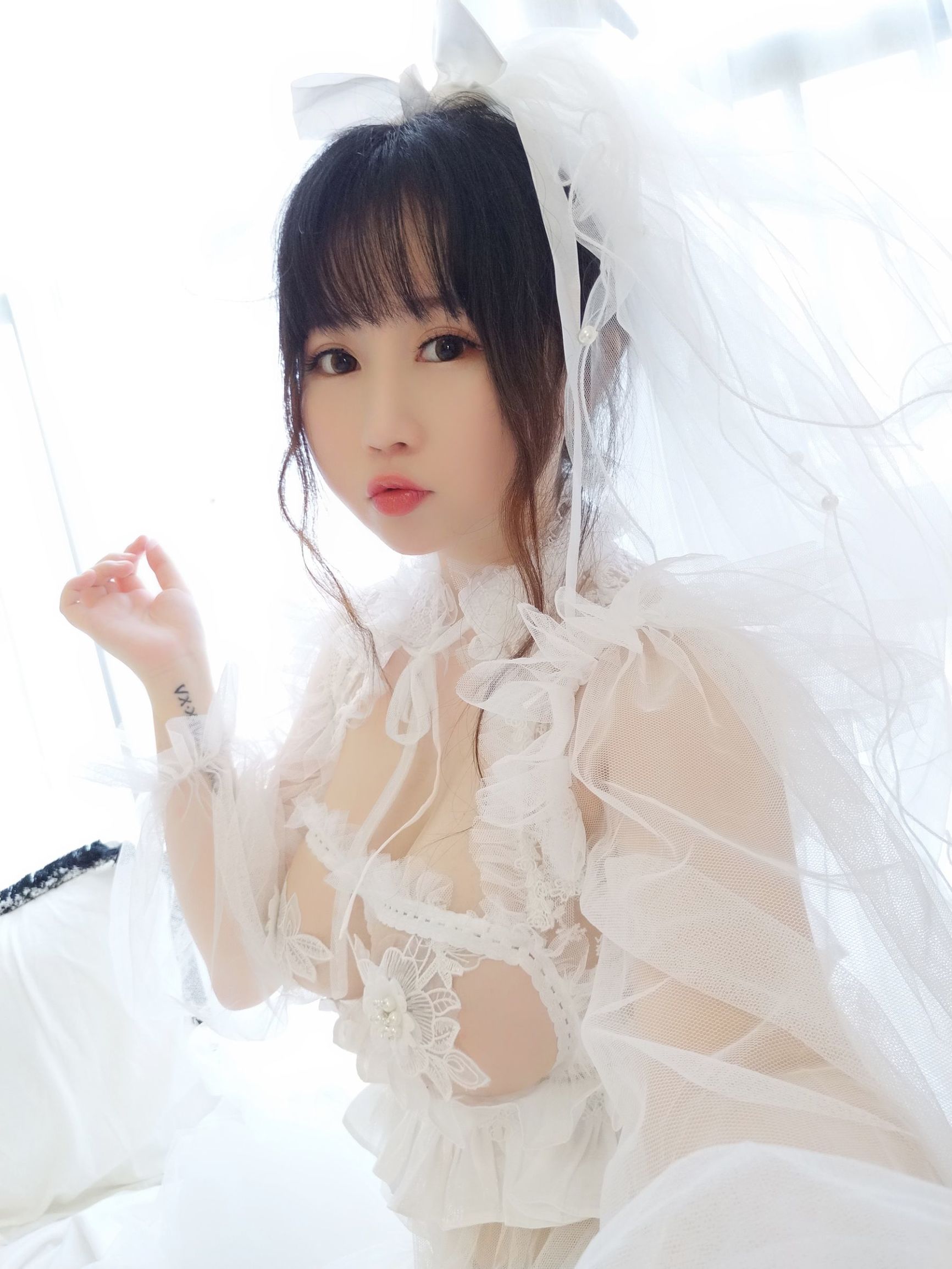Cosplay Ảnh] Mật Đào Thiếu Nữ Là Yi Jiang - Cô Dâu