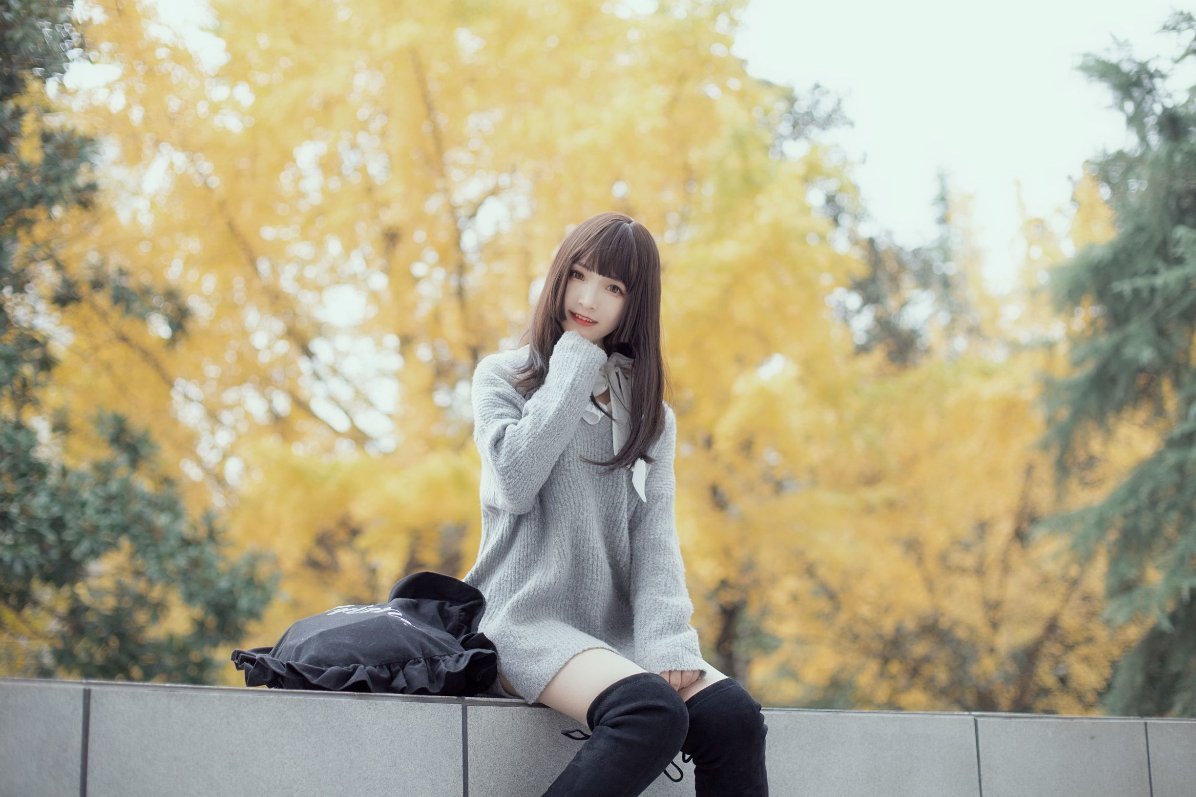 Cosplay写真] 二次元美女古川カグラ - 銀杏の下