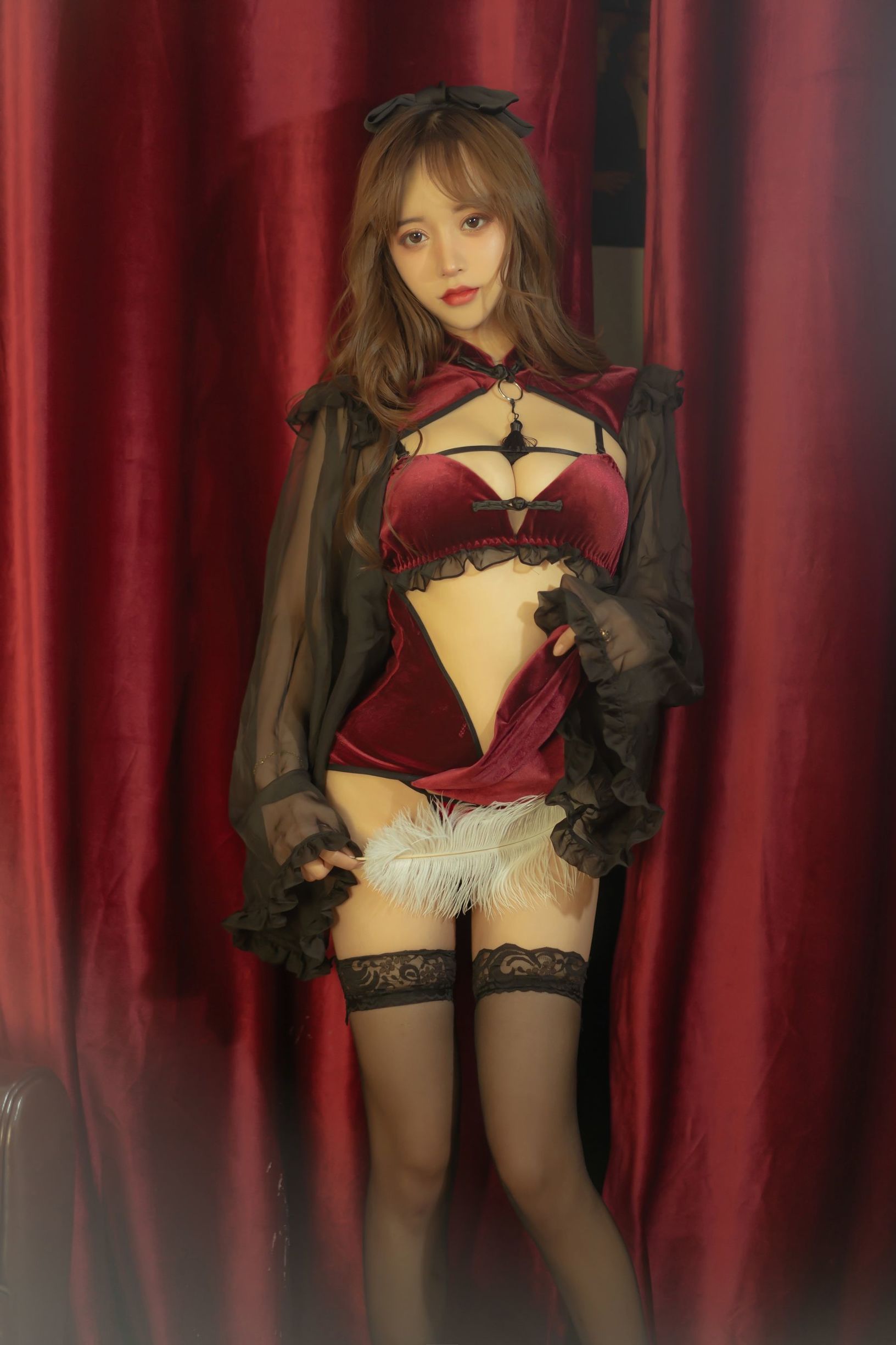 Cosplay Photo] Douyu Mixianxian Sama - Red Velvet Cheongsam