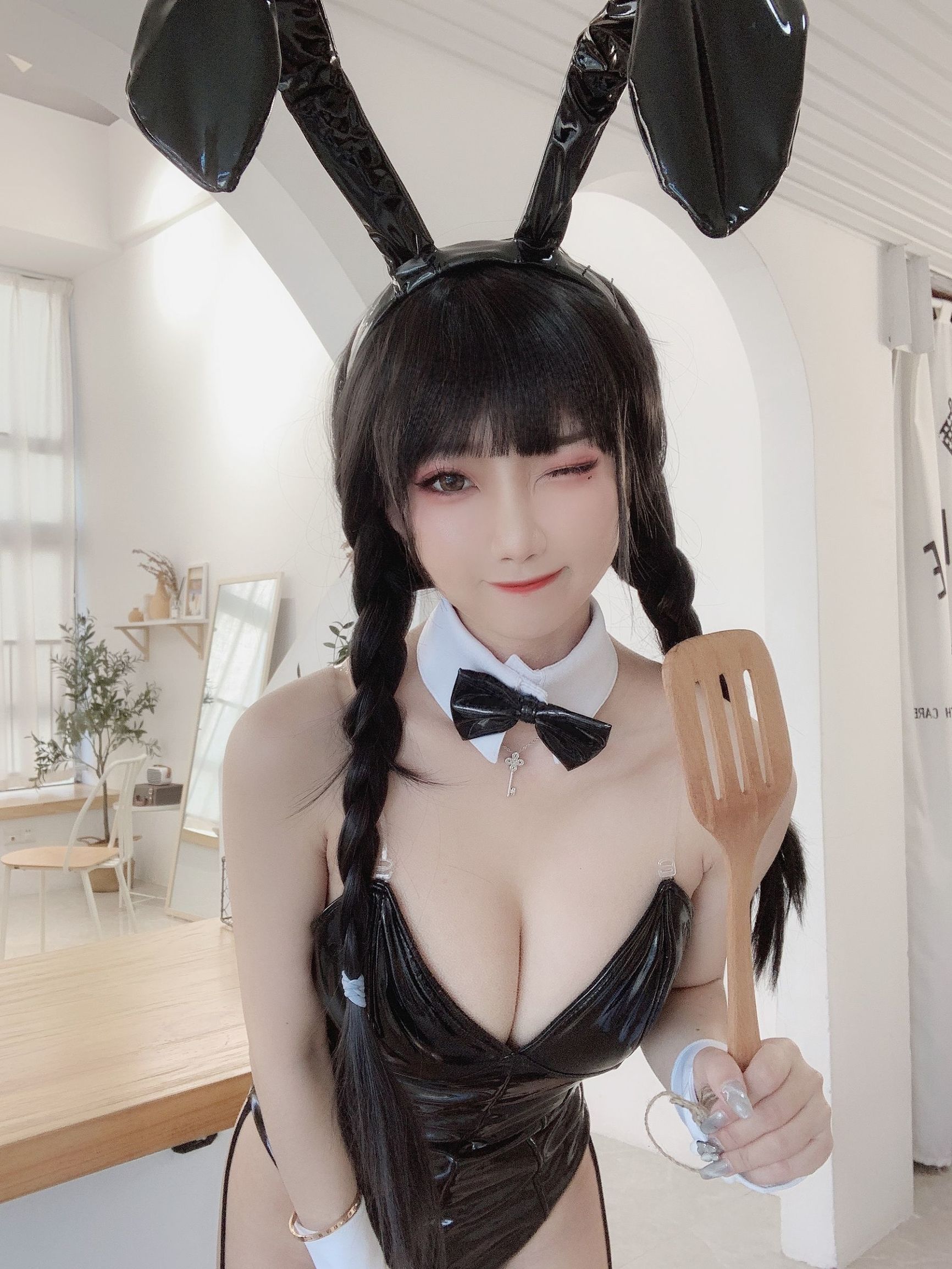 Cosplay Photo] Fair-skinned Beautiful Girl Guichu Yao - Black Bunny Girl