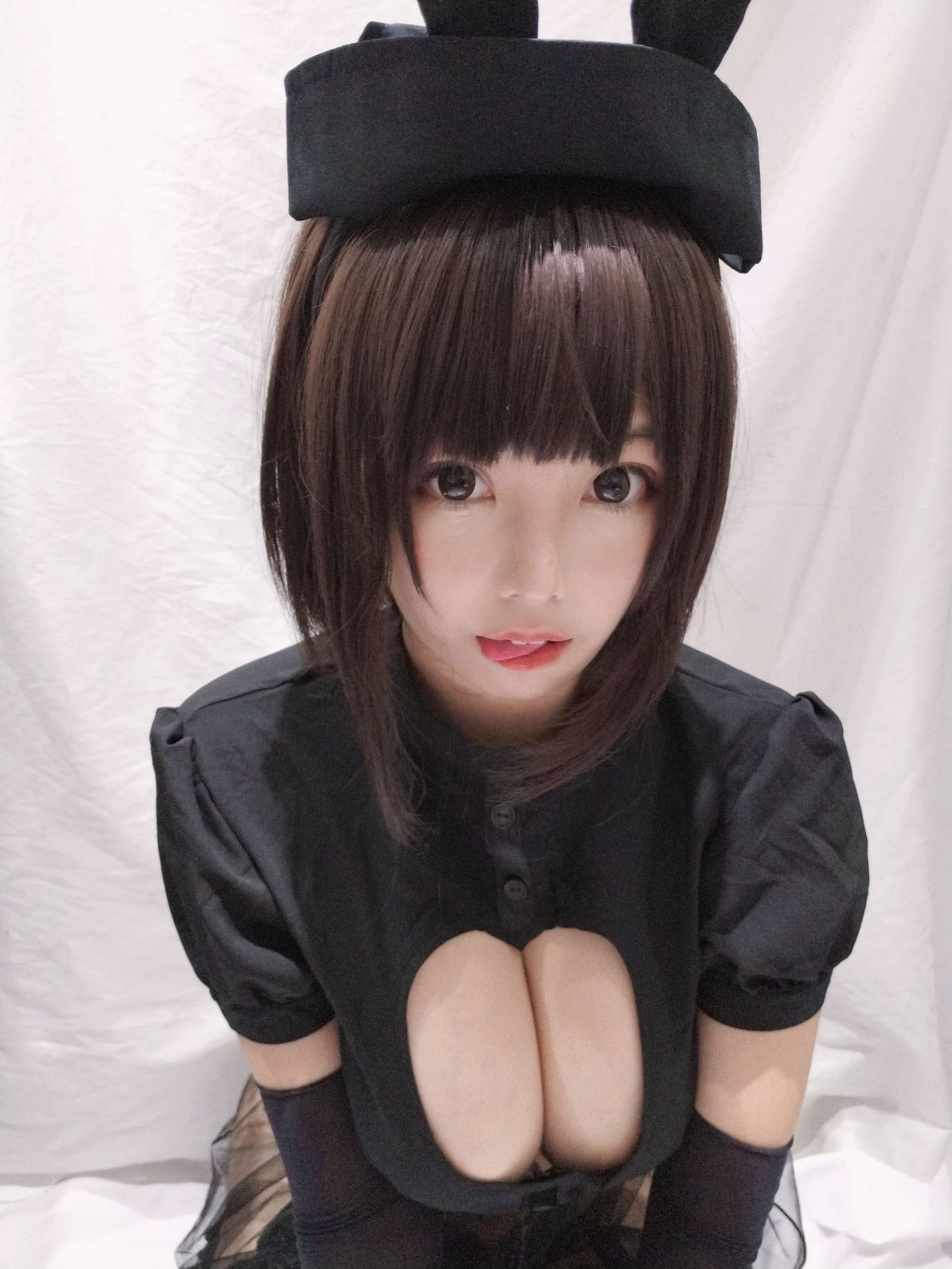 Cosplay Ảnh] Hệ Moe Chị Gái Mật Trí Mèo Qúi - Y Tá Thỏ