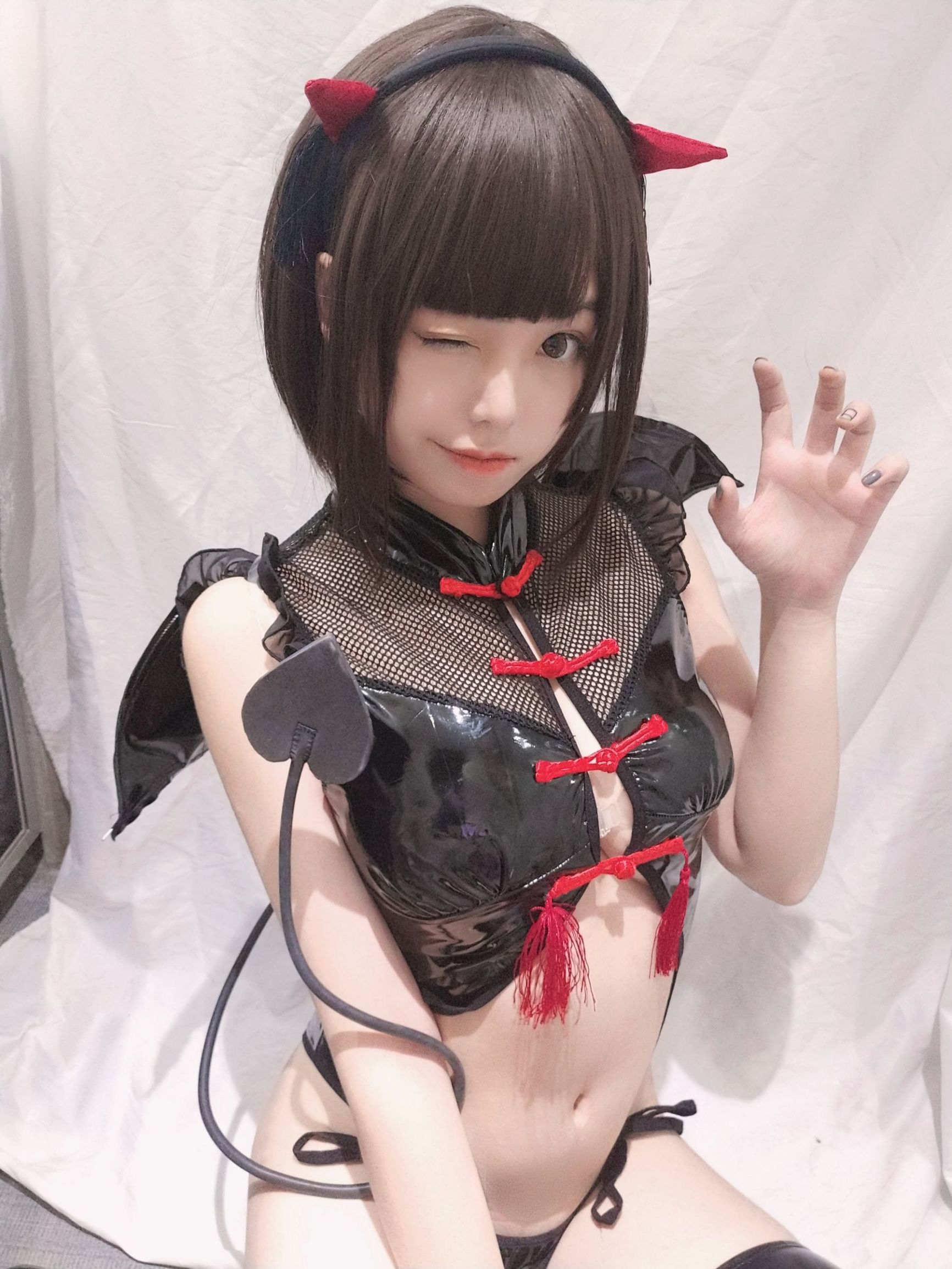 Cosplay Photo] Moe-Style Miss Honey Juice Cat Qiu - Little Devil Selfie