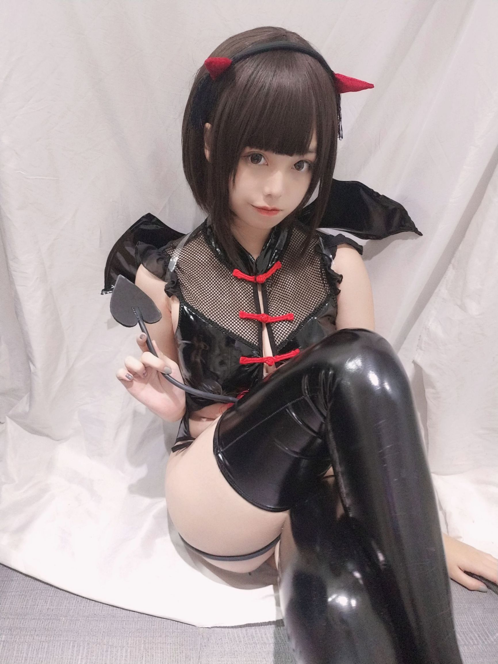 Cosplay Photo] Moe-Style Miss Honey Juice Cat Qiu - Little Devil Selfie