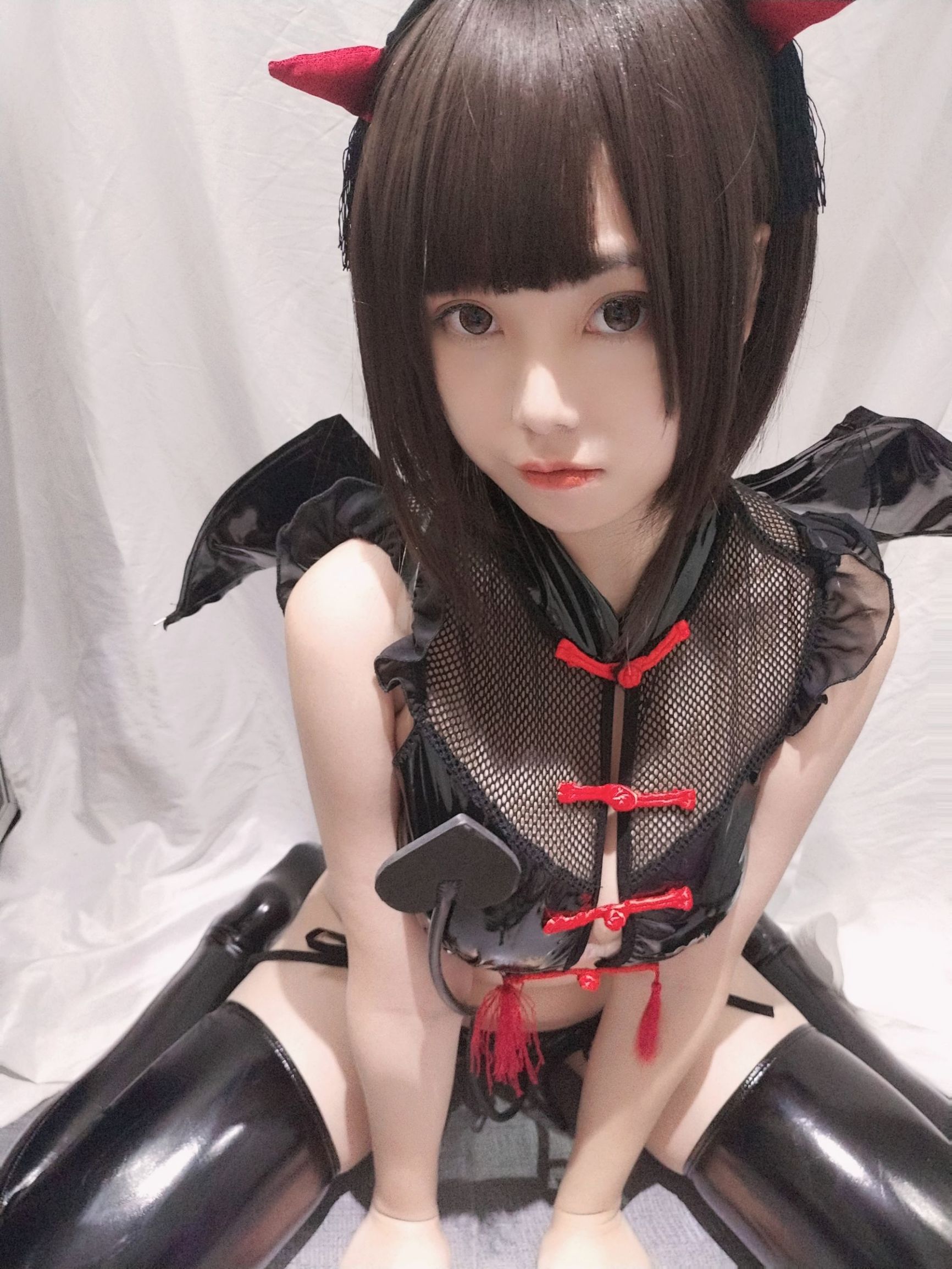 Cosplay Photo] Moe-Style Miss Honey Juice Cat Qiu - Little Devil Selfie