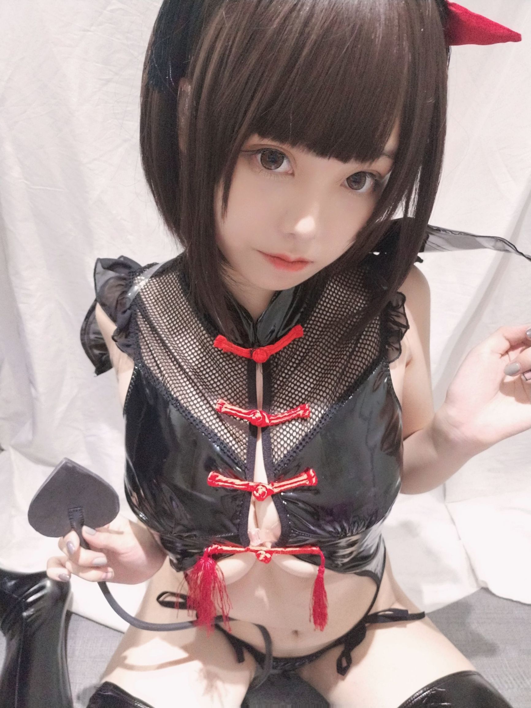 Cosplay Photo] Moe-Style Miss Honey Juice Cat Qiu - Little Devil Selfie