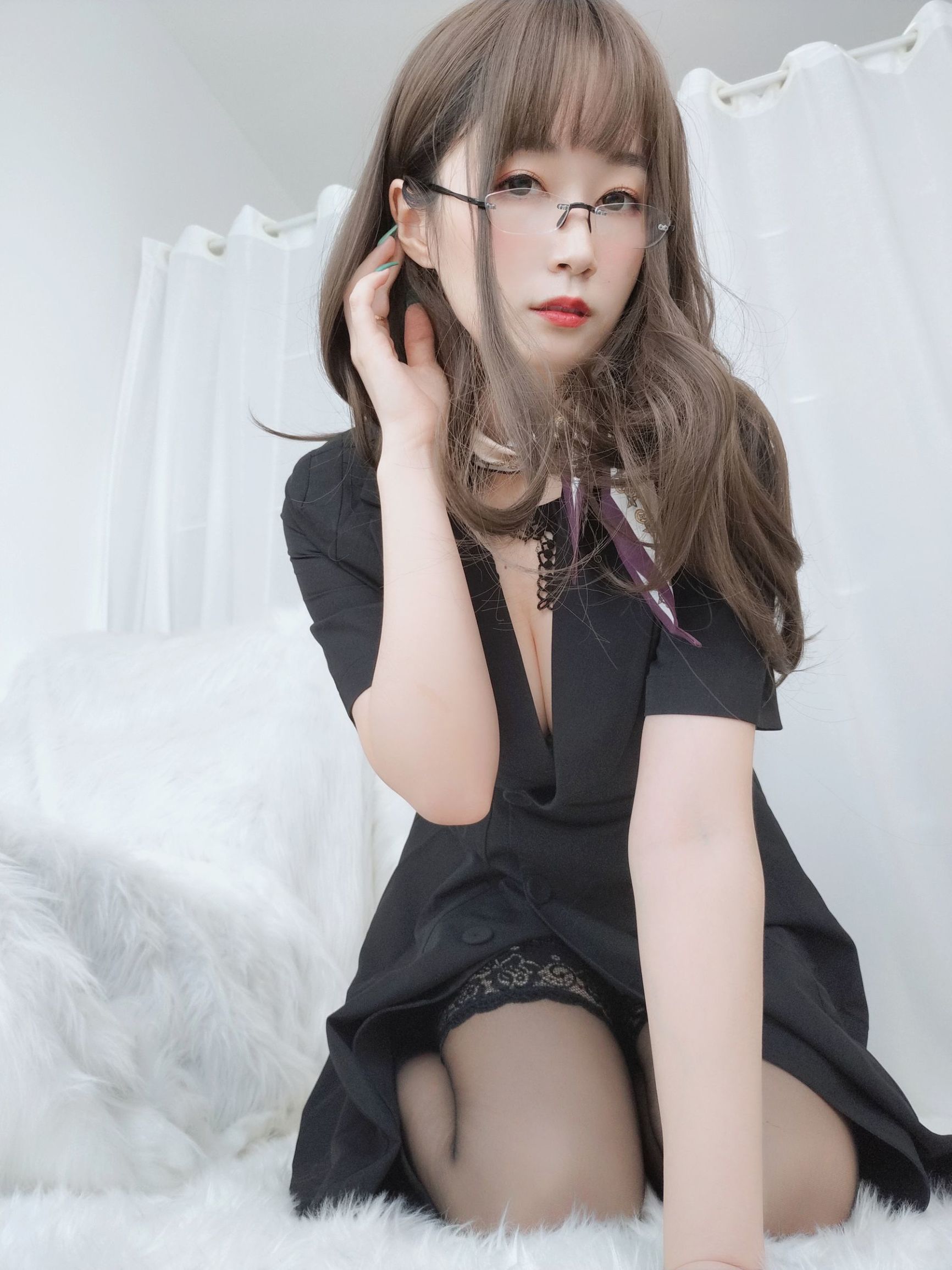 Cosplay ảnh] Coser tiểu thư Bạch Ngân - Nội y dưới OL attire
