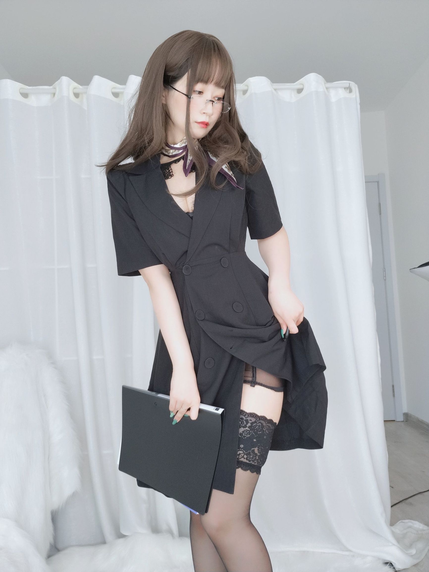 Cosplay Photos] Coser Xiaojie Baiyin - Underwear under Office Lady