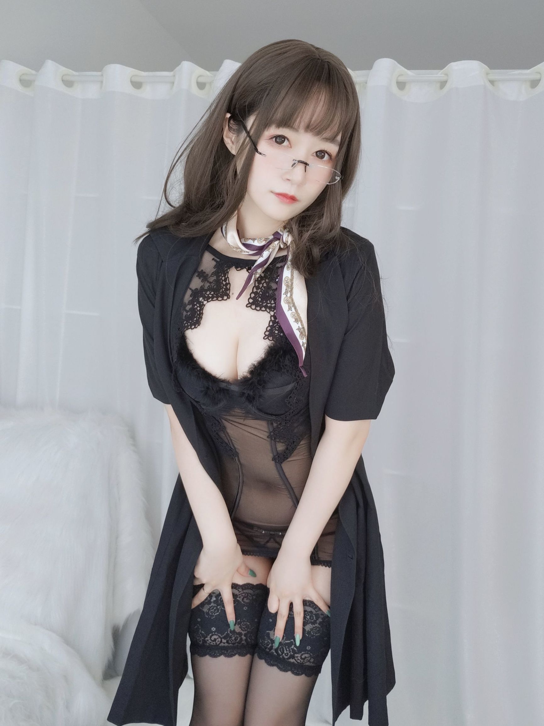 Cosplay ảnh] Coser tiểu thư Bạch Ngân - Nội y dưới OL attire