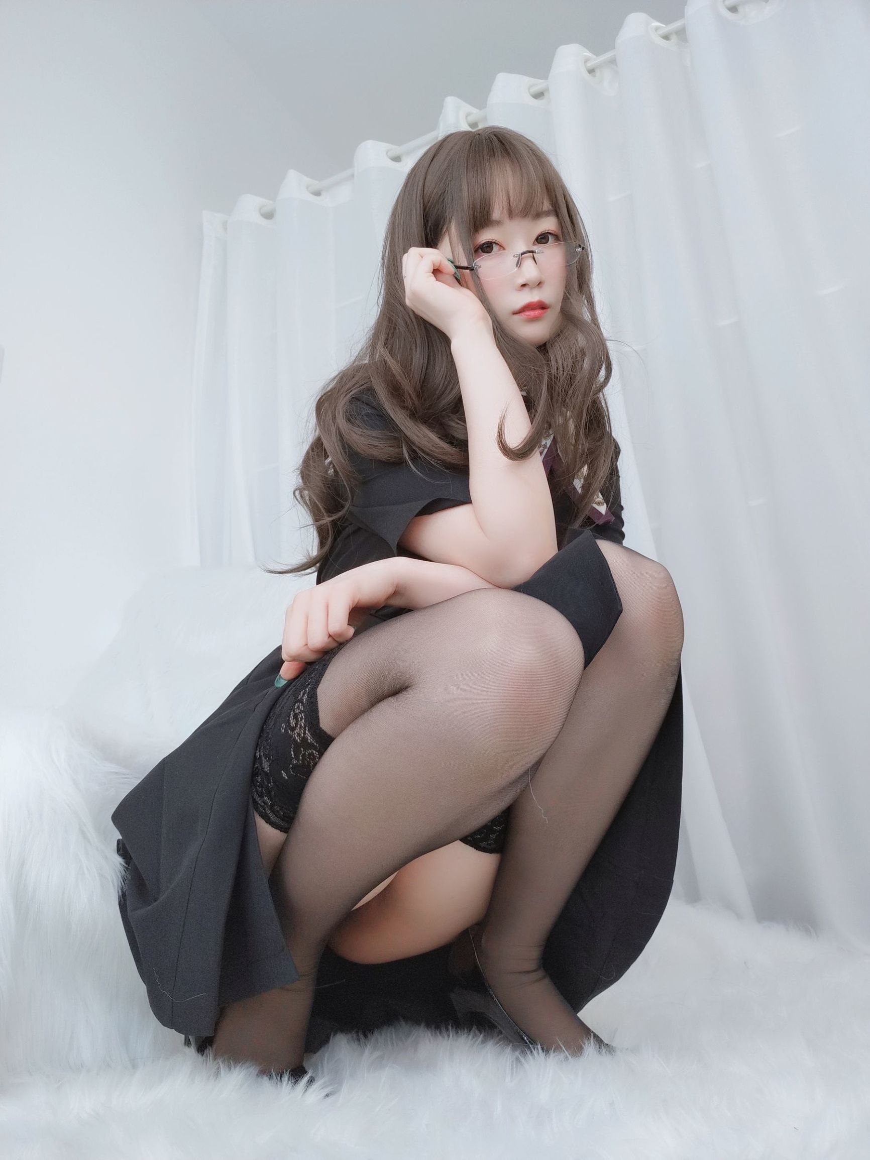 Cosplay ảnh] Coser tiểu thư Bạch Ngân - Nội y dưới OL attire