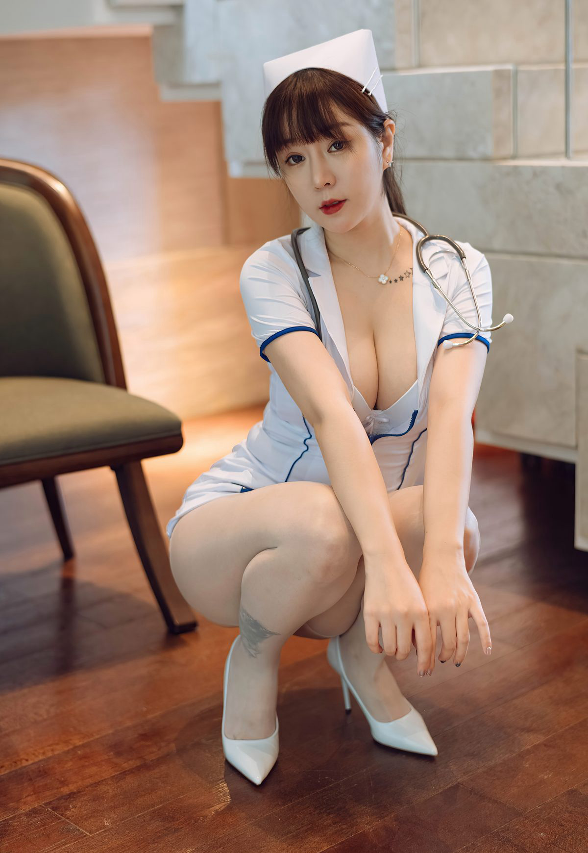 王雨純2021性感護士裝誘惑白絲豐滿微胖美少婦