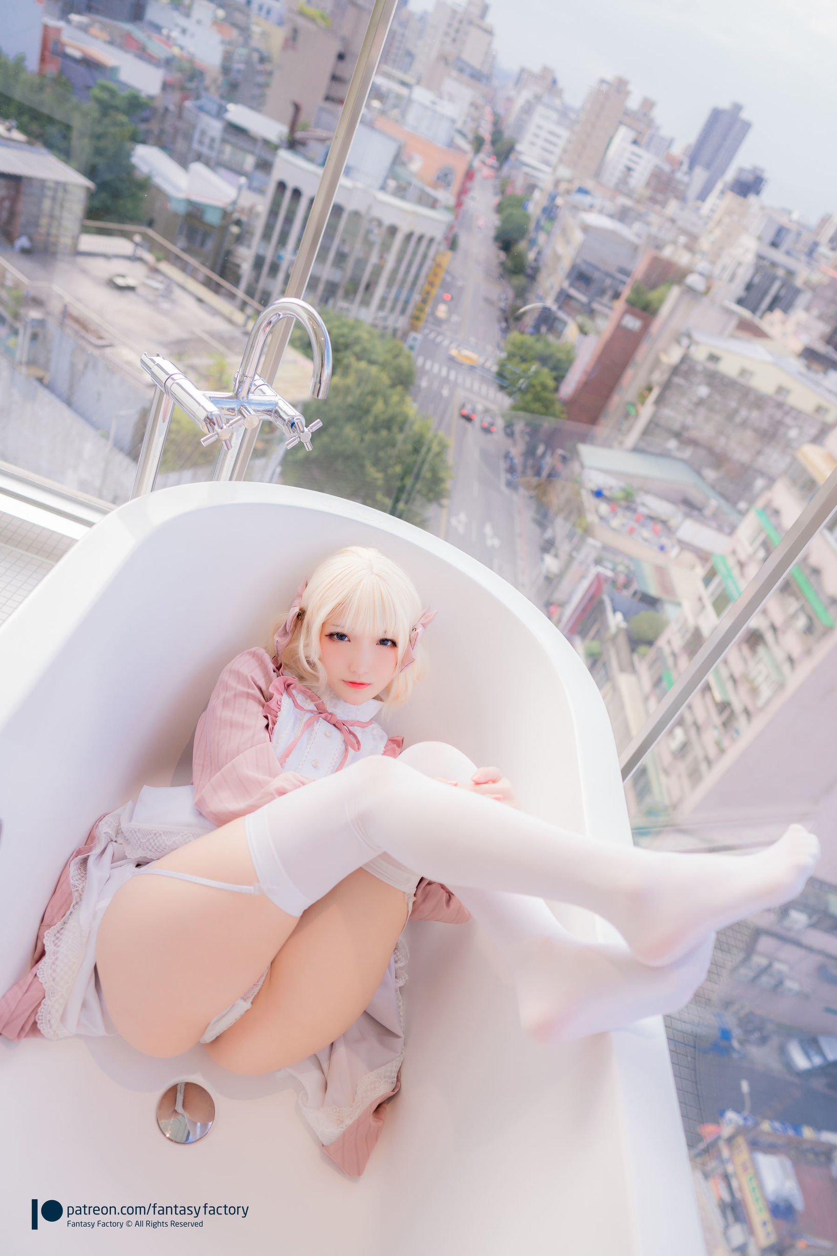 Cosplay Photo] Xiao Ding "Fantasy Factory" - May 2020 Lace Maid Trench Coat