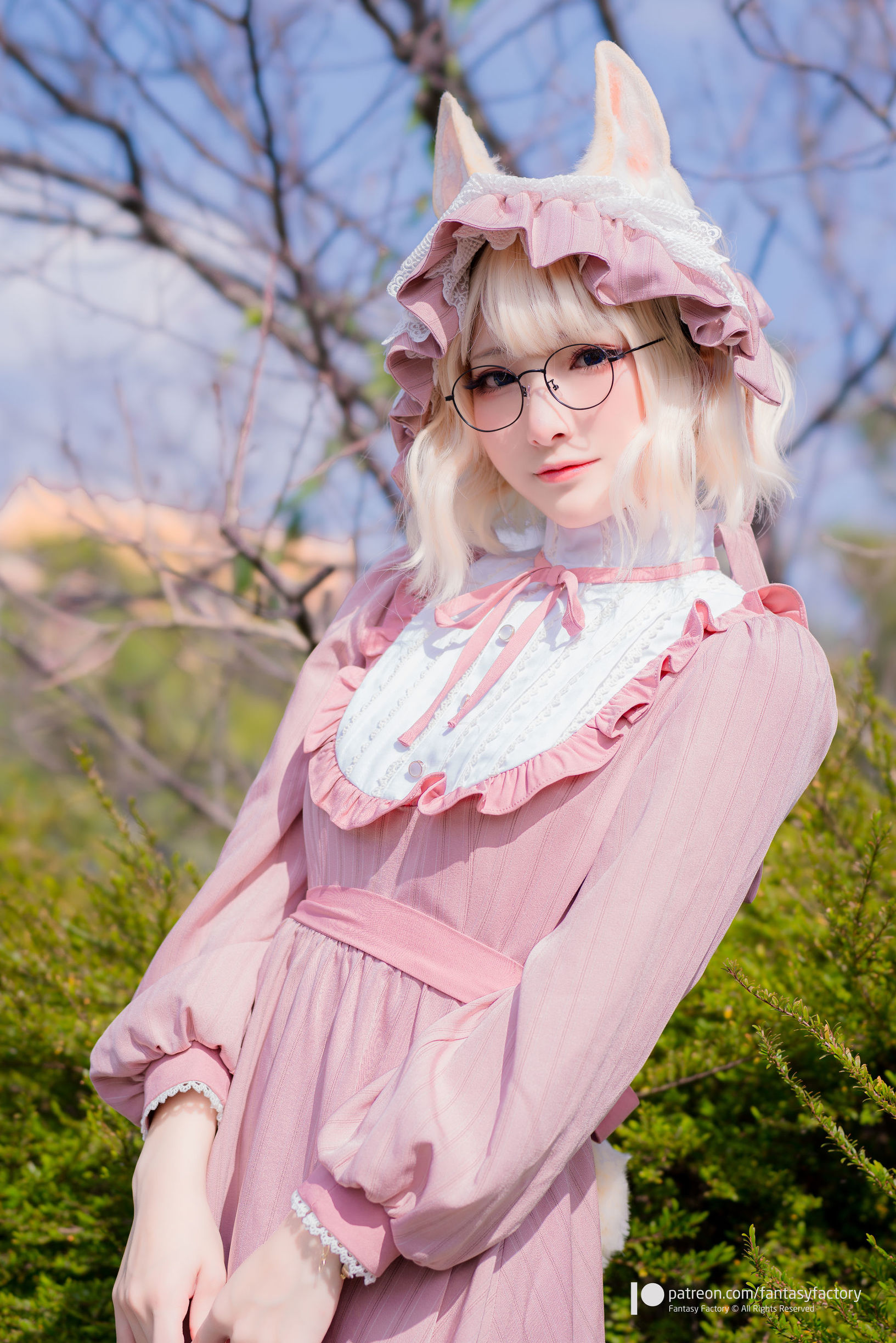 Cosplay Photo] Xiao Ding "Fantasy Factory" - May 2020 Lace Maid Trench Coat