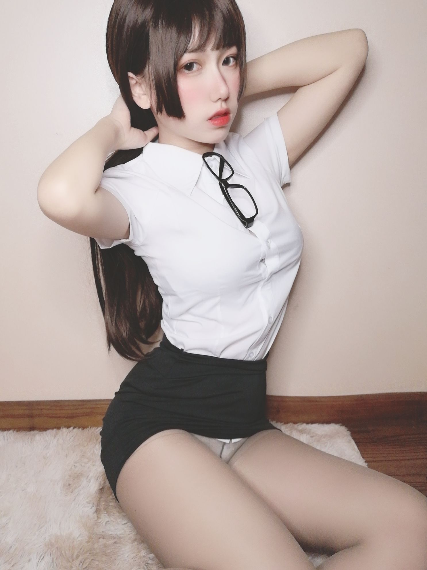 Cosplay Ảnh] Yuyuko SJ_ - Cô Thư Ký Say Rượu Nhỏ