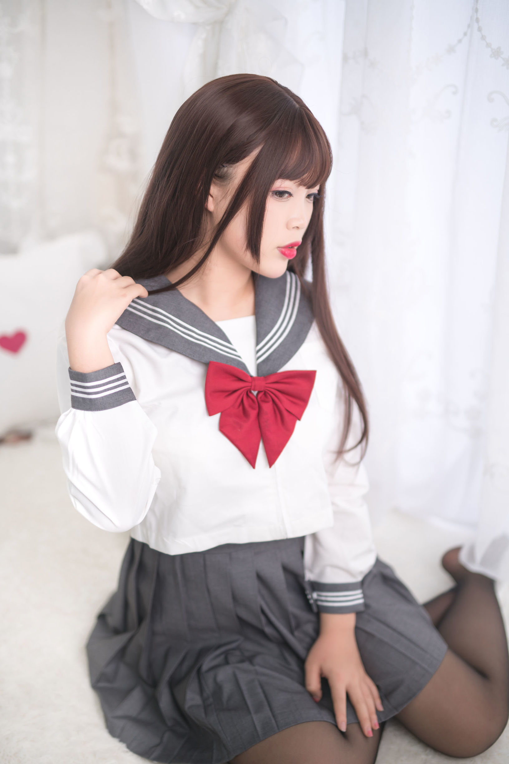 Ảnh Cosplay] Hệ Moe Chị Gái - Bạch Dạ - Cô Gái Đồng Phục Vớ Đen