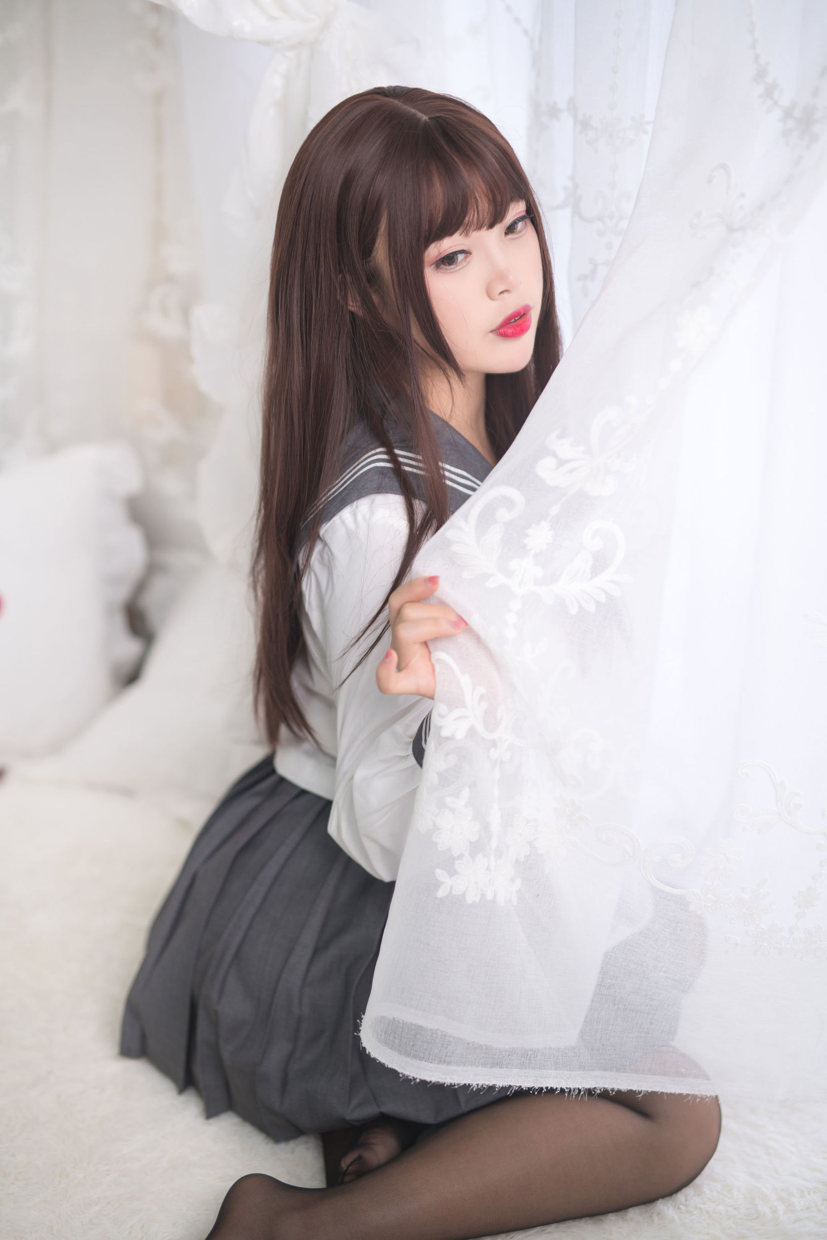 Ảnh Cosplay] Hệ Moe Chị Gái - Bạch Dạ - Cô Gái Đồng Phục Vớ Đen