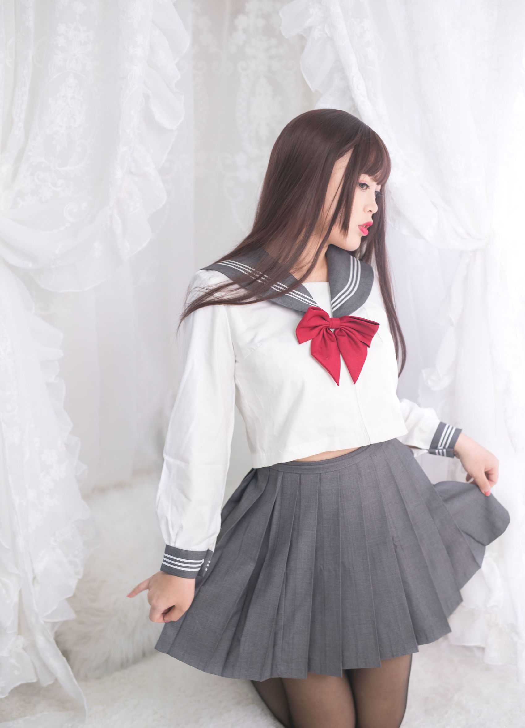Cosplay寫真] 萌系小姐姐-白燿- - 黑絲制服少女