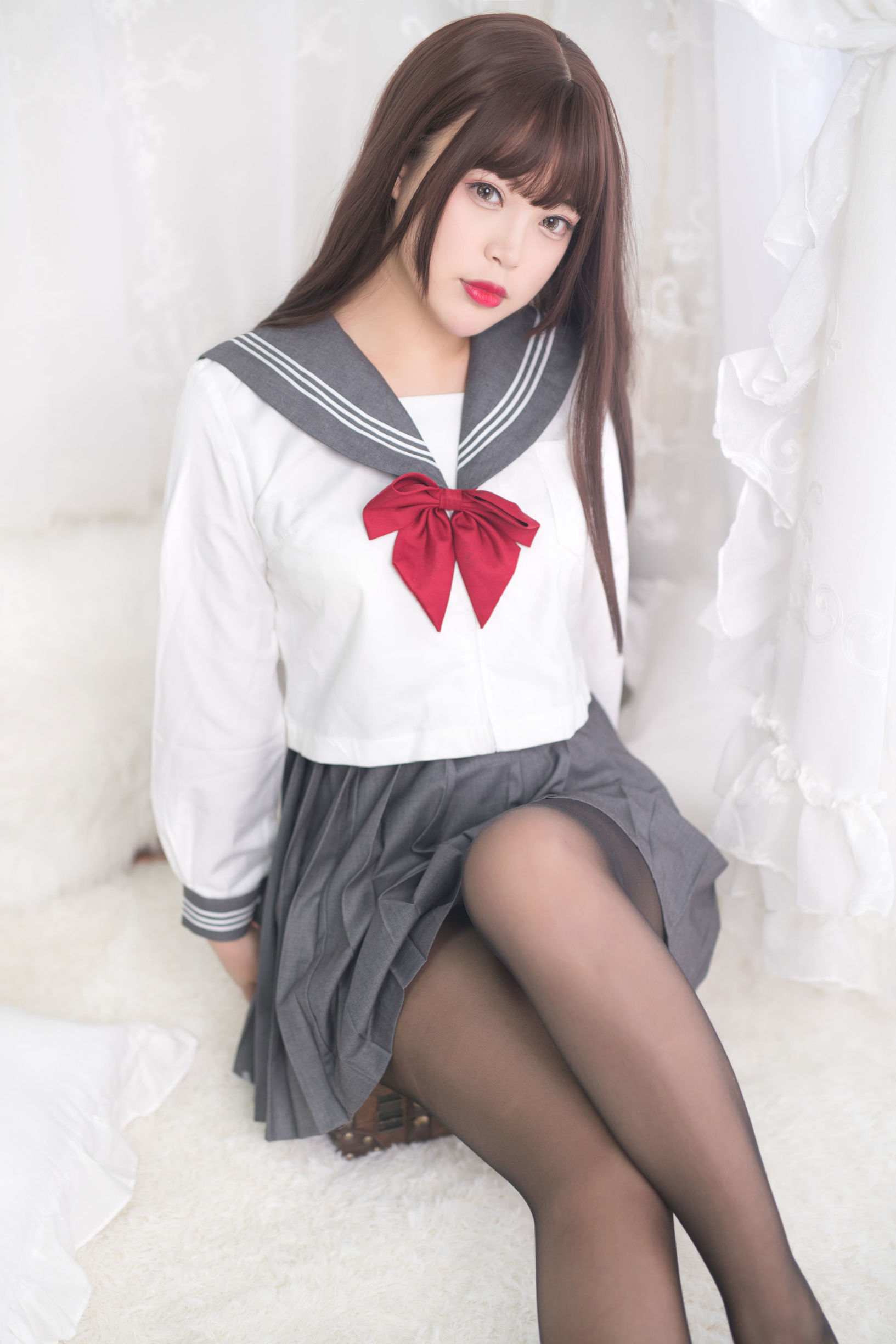 Cosplay寫真] 萌系小姐姐-白燿- - 黑絲制服少女