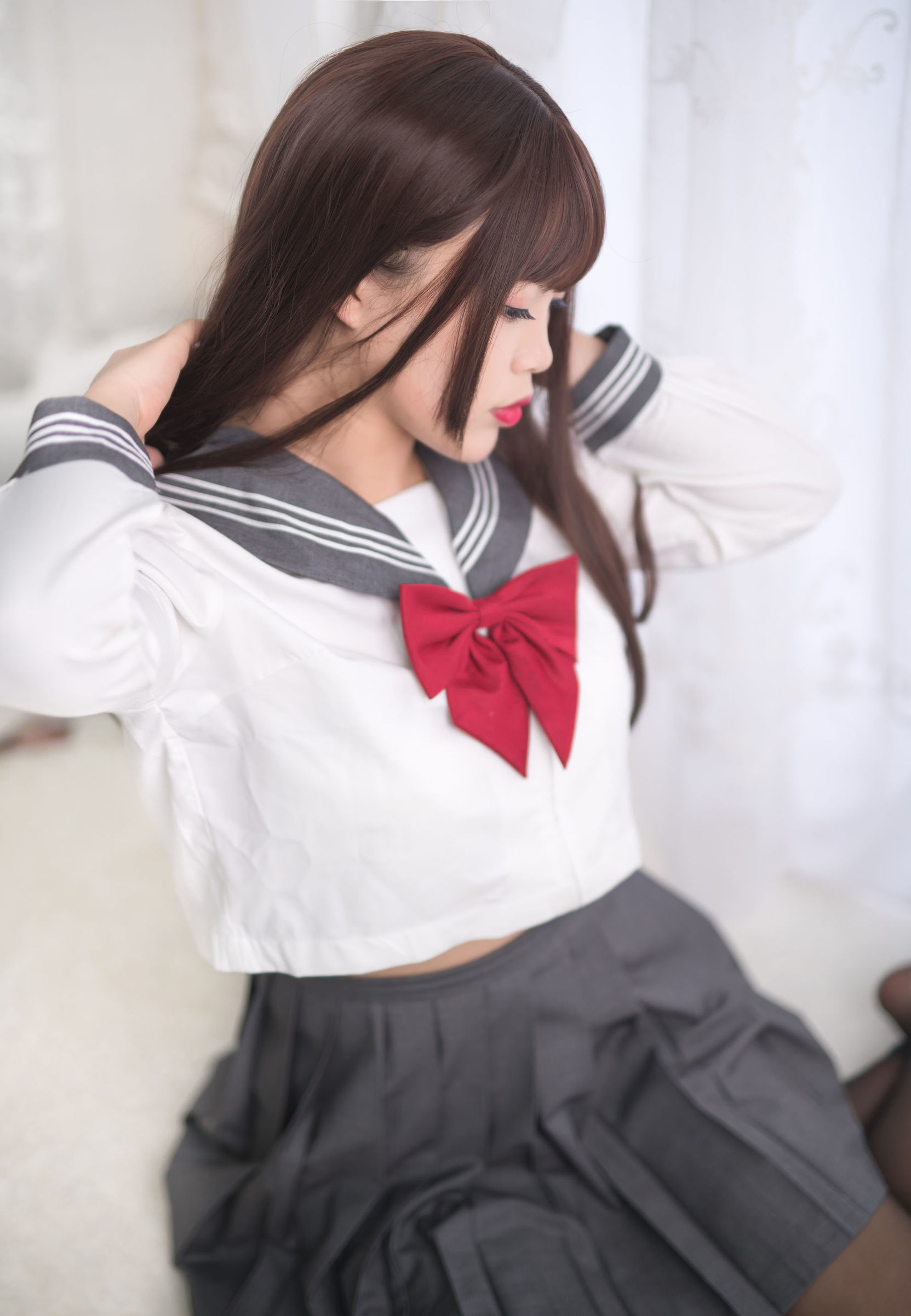 Ảnh Cosplay] Hệ Moe Chị Gái - Bạch Dạ - Cô Gái Đồng Phục Vớ Đen