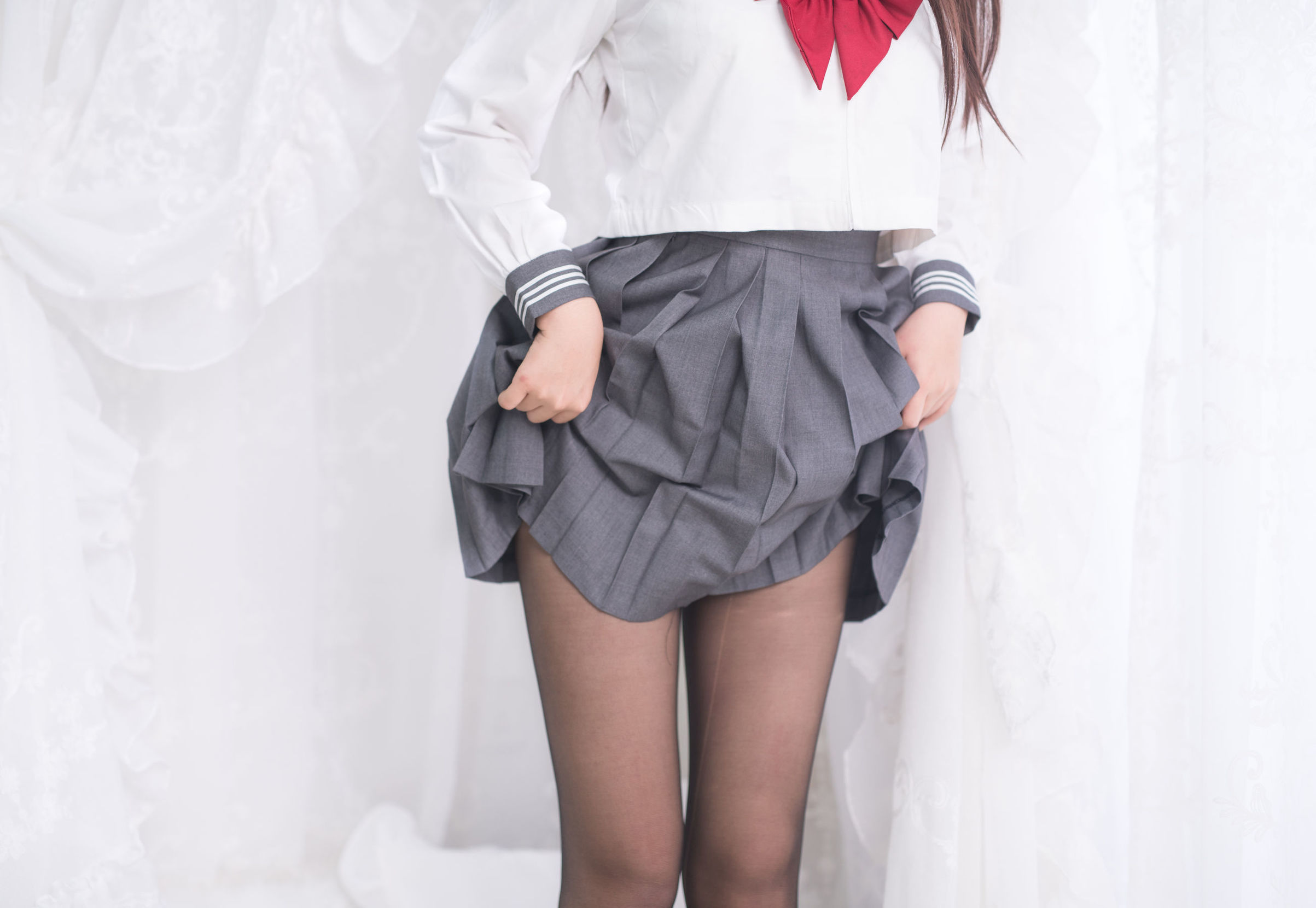 Ảnh Cosplay] Hệ Moe Chị Gái - Bạch Dạ - Cô Gái Đồng Phục Vớ Đen