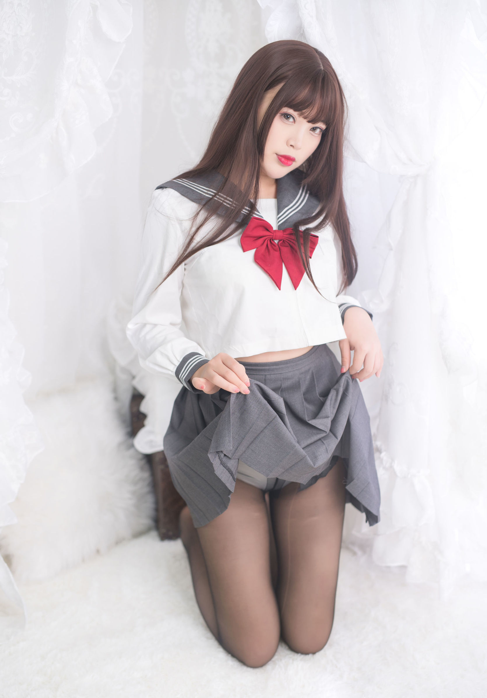 Ảnh Cosplay] Hệ Moe Chị Gái - Bạch Dạ - Cô Gái Đồng Phục Vớ Đen