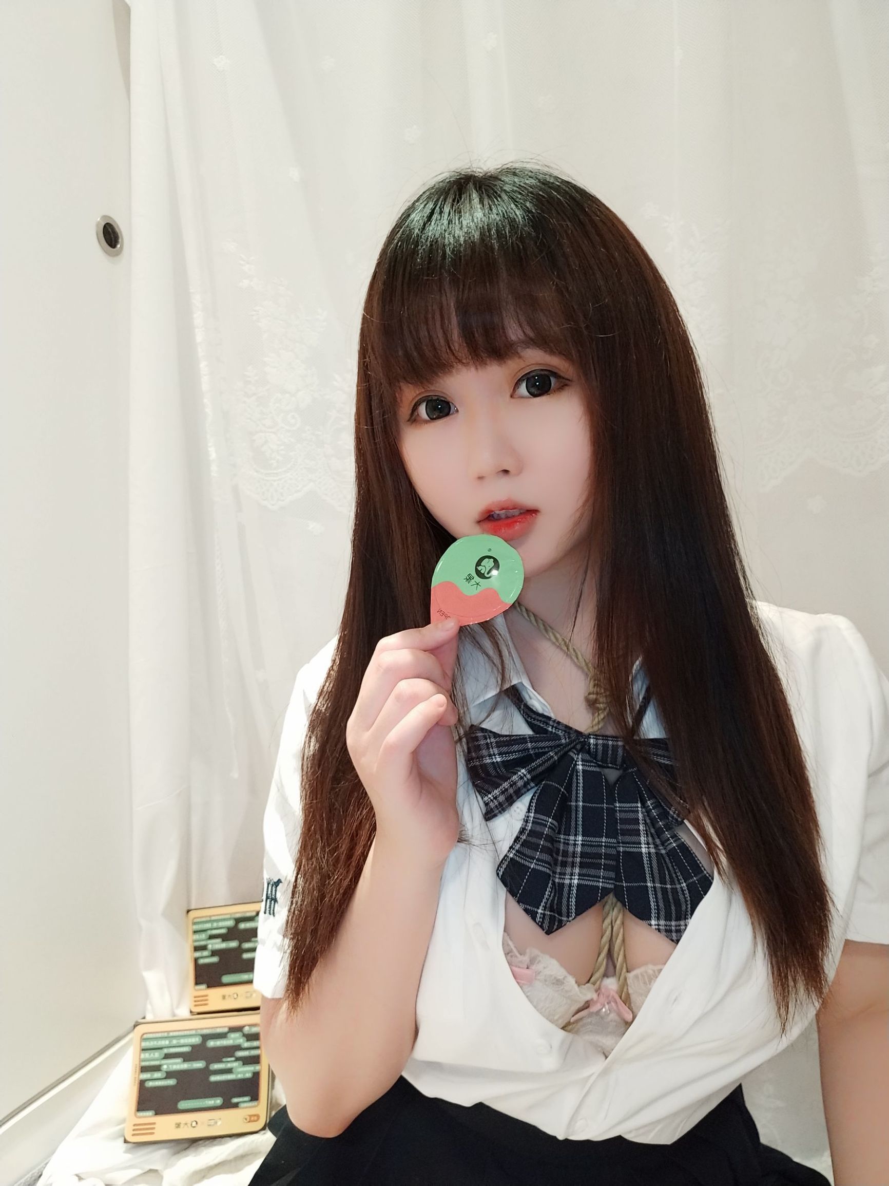 Cosplay寫真] 蜜桃少女是依醬呀 - JK綑綁