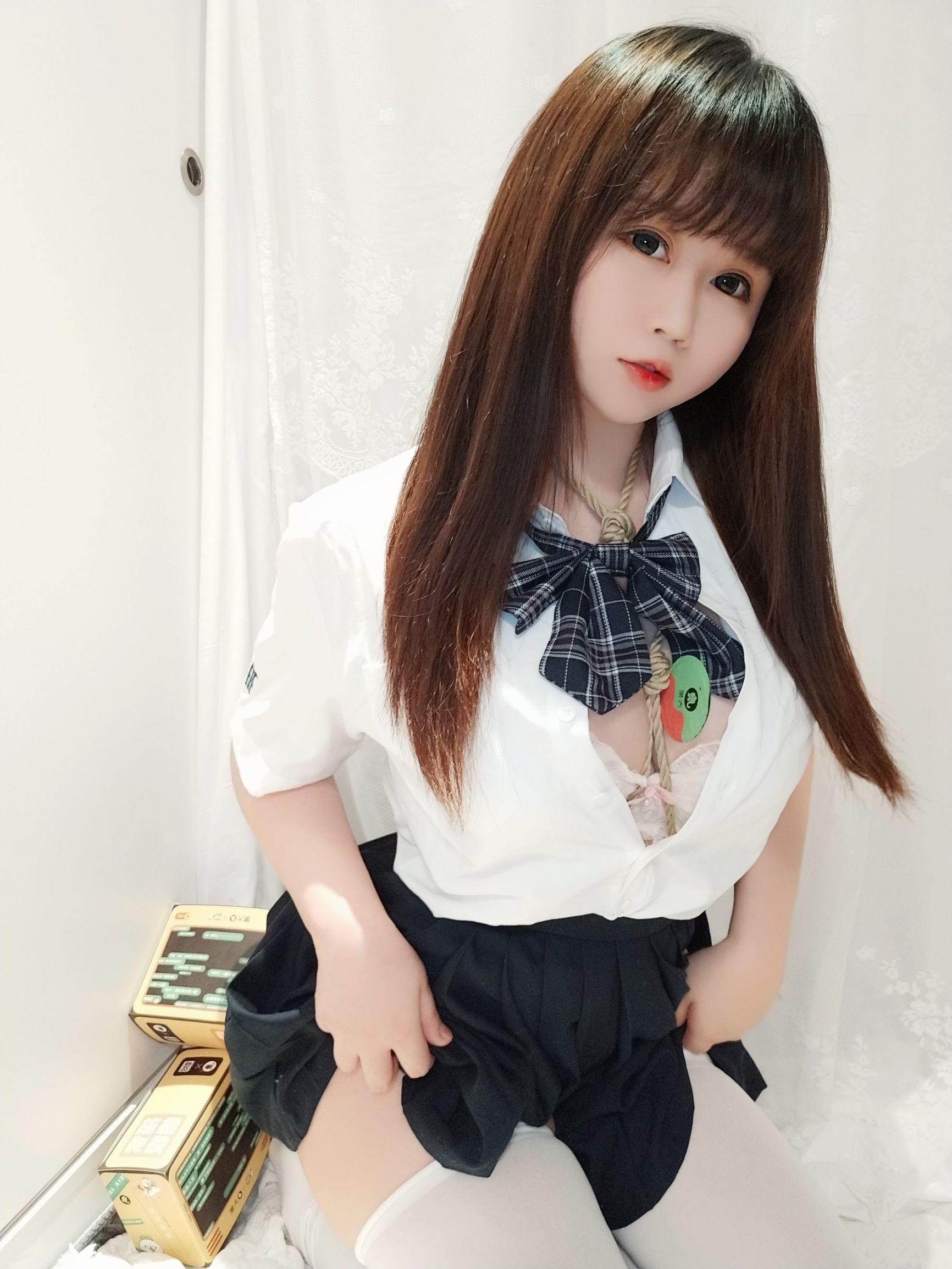Cosplay寫真] 蜜桃少女是依醬呀 - JK綑綁