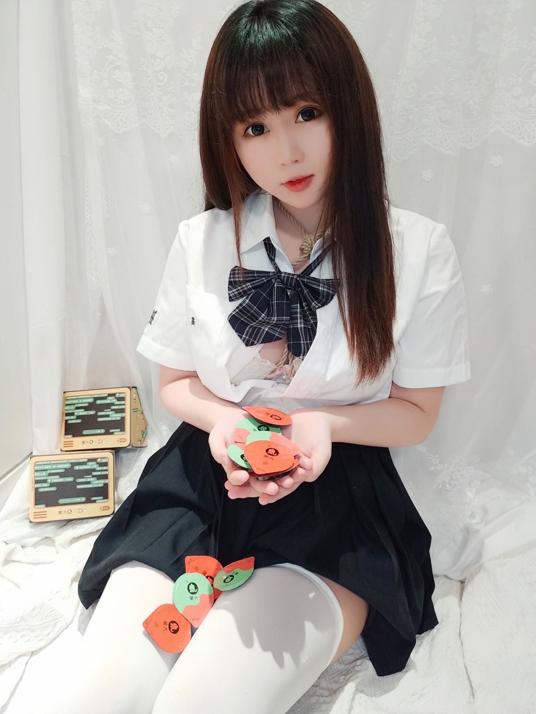 Cosplay寫真] 蜜桃少女是依醬呀 - JK綑綁