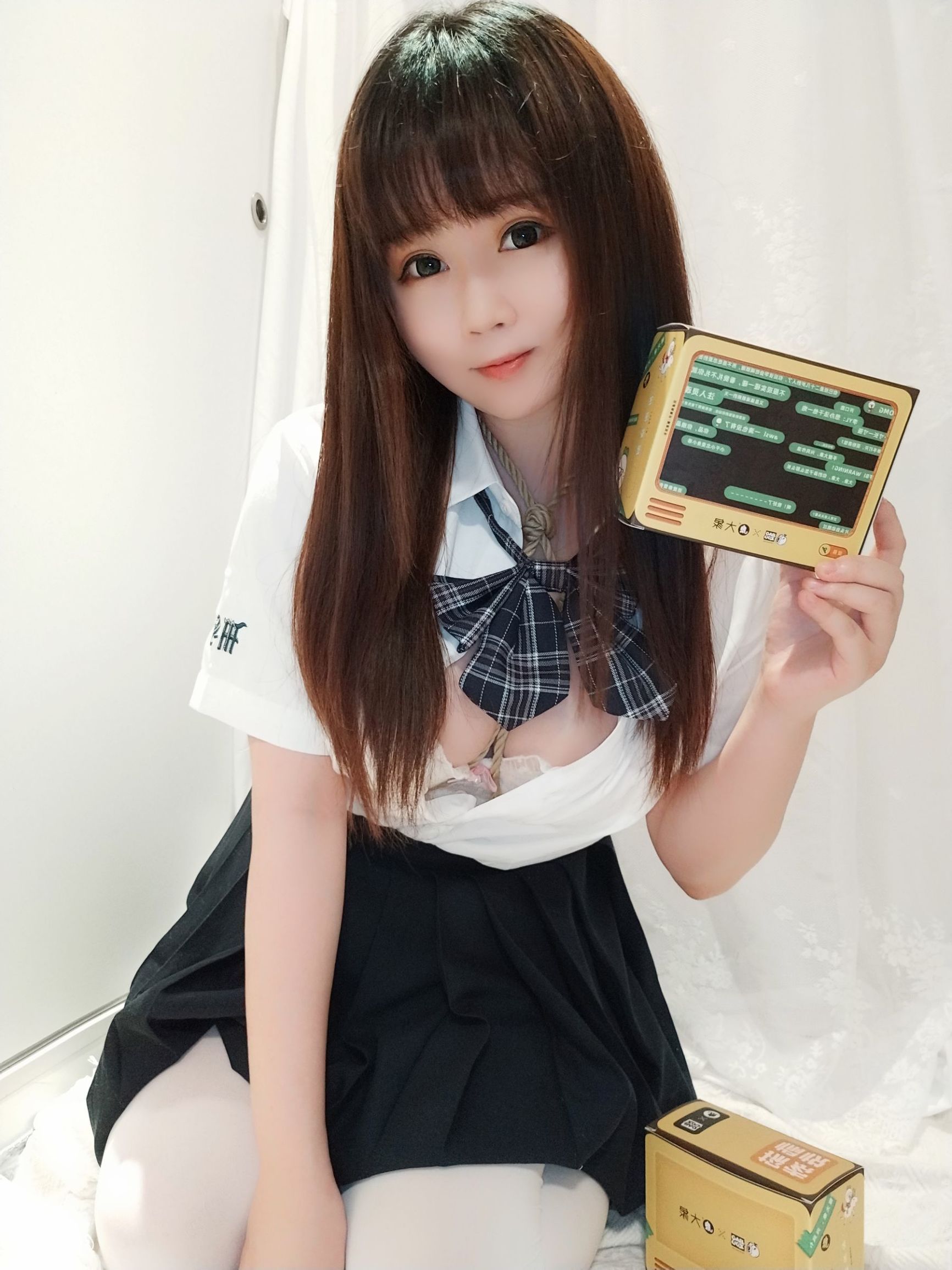 Cosplay Ảnh] Mật Đào Thiếu Nữ là Yi Jiang Ya - JK Trói Buộc