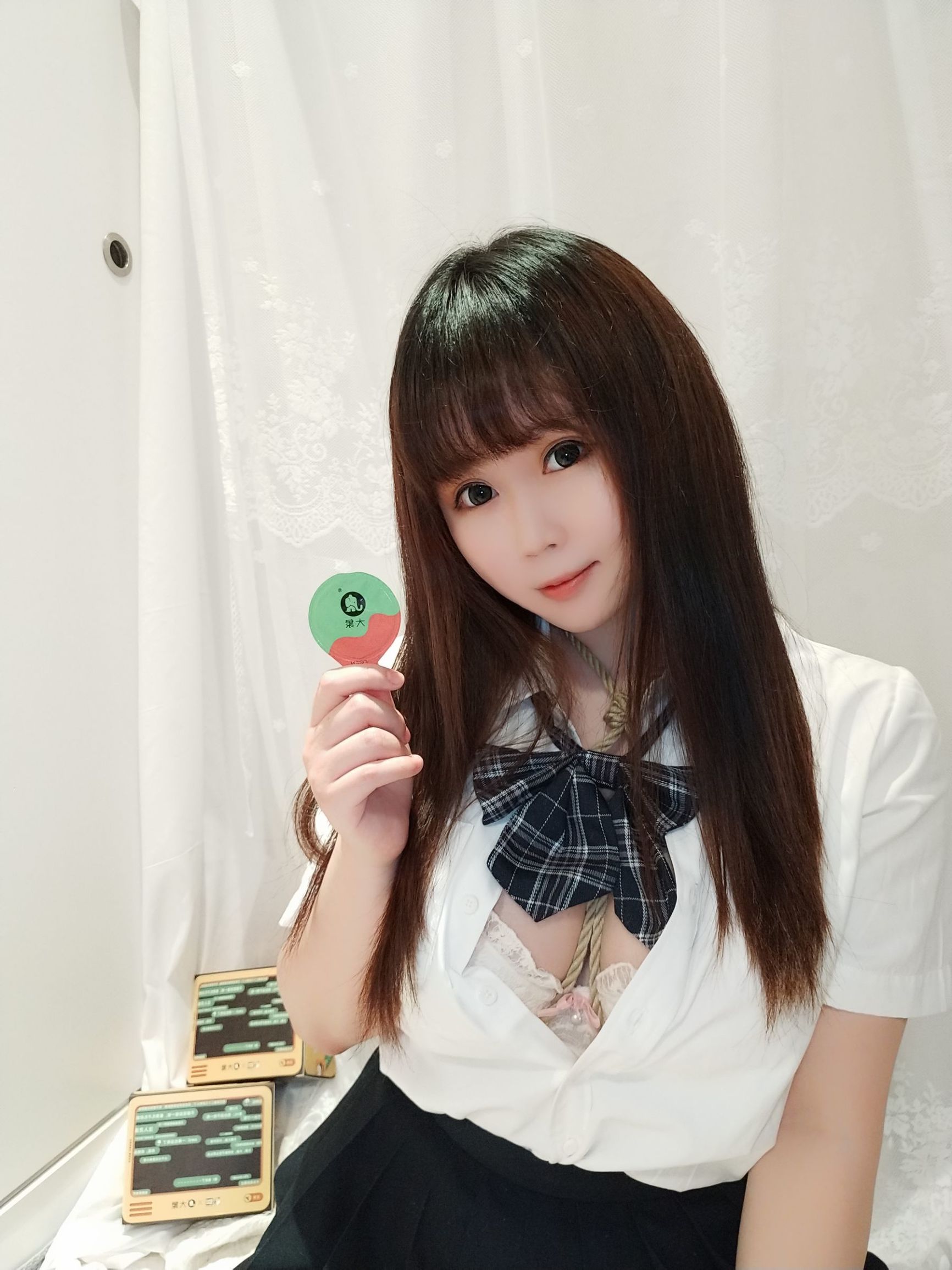 Cosplay寫真] 蜜桃少女是依醬呀 - JK綑綁