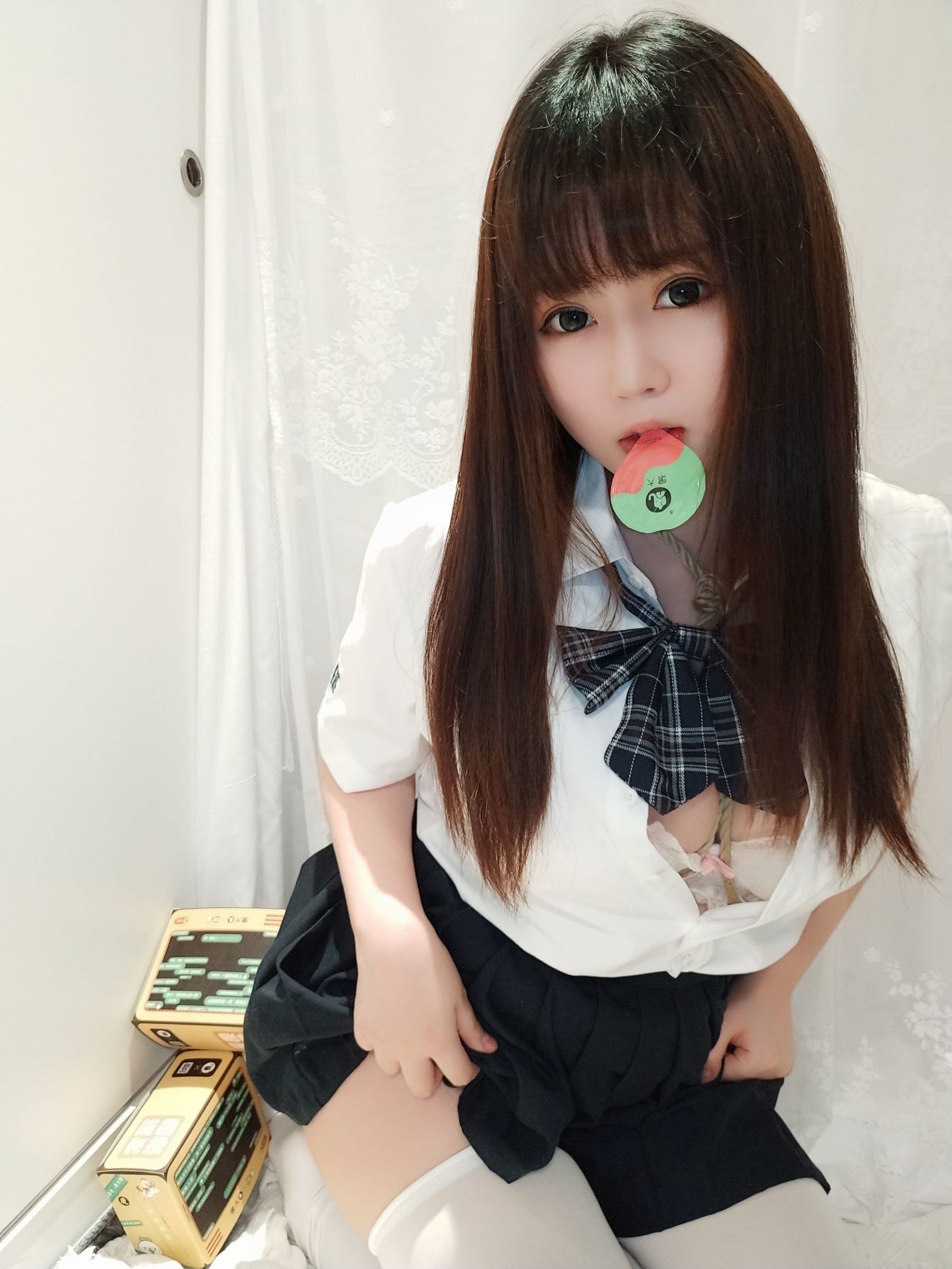 Cosplay Ảnh] Mật Đào Thiếu Nữ là Yi Jiang Ya - JK Trói Buộc