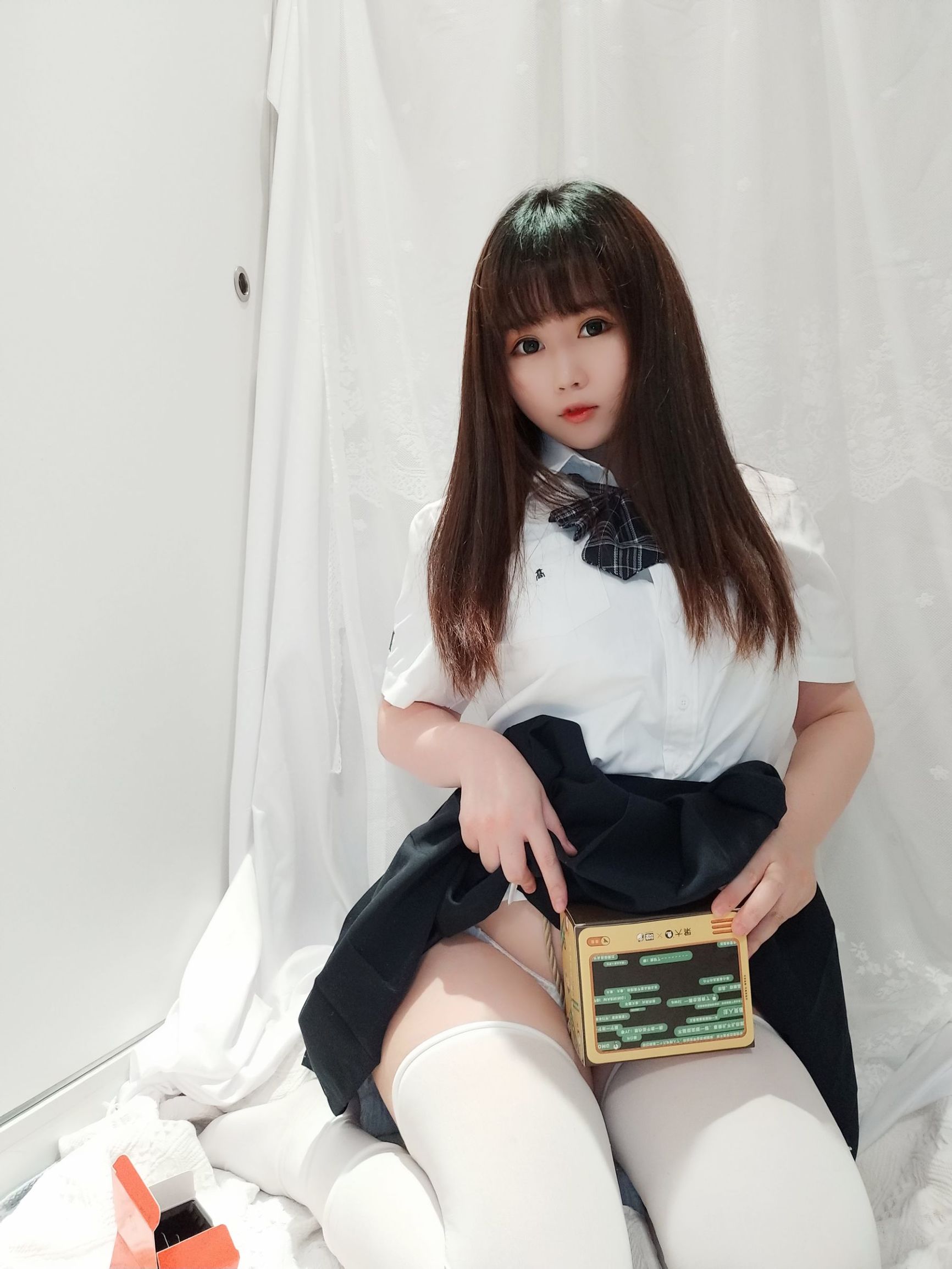 Cosplay Ảnh] Mật Đào Thiếu Nữ là Yi Jiang Ya - JK Trói Buộc