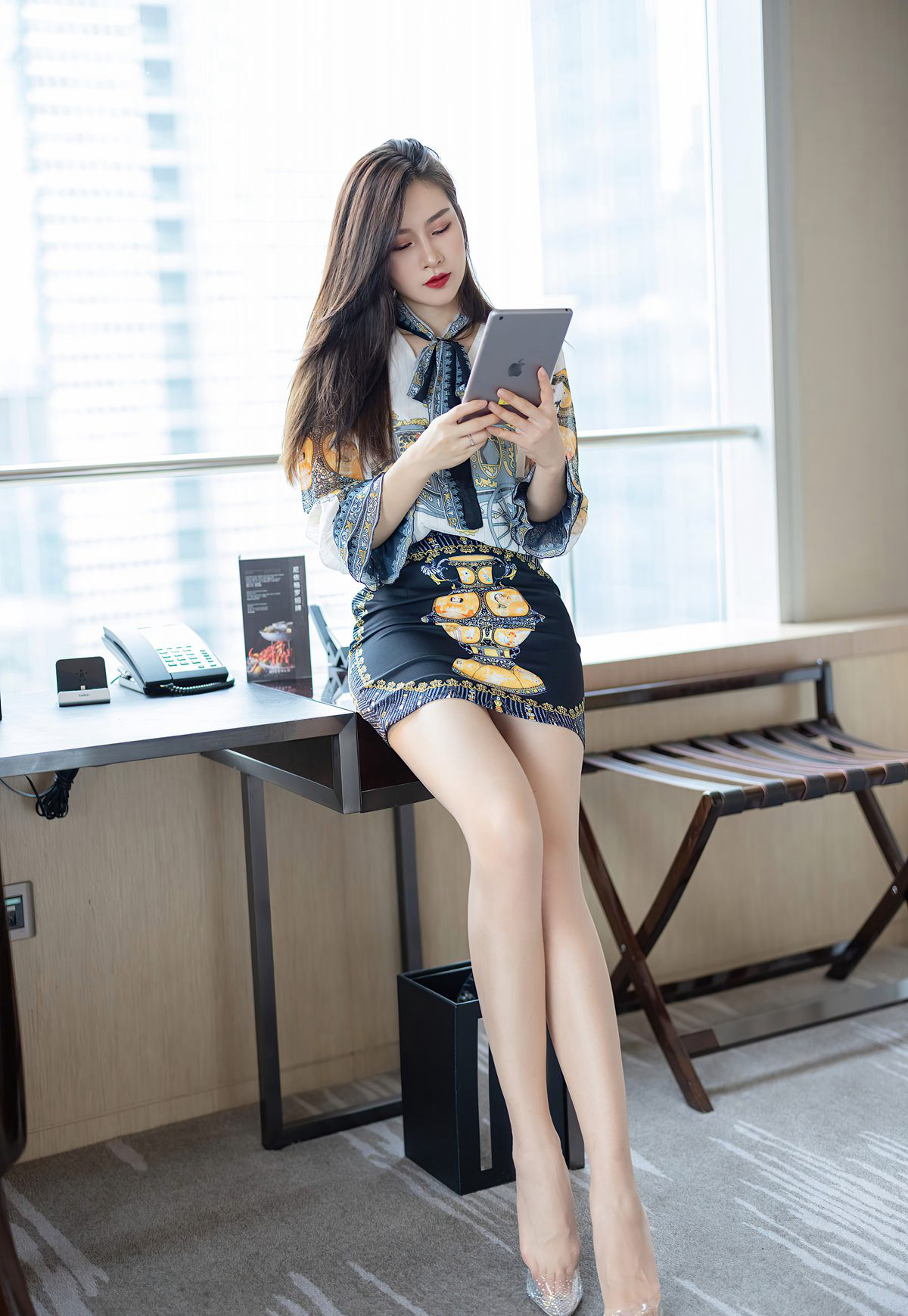 Aimi She nữ thần Vanessa2021 với tất màu da, đôi chân đẹp, đồ lót gợi cảm, cám dỗ, vóc dáng trắng mịn.