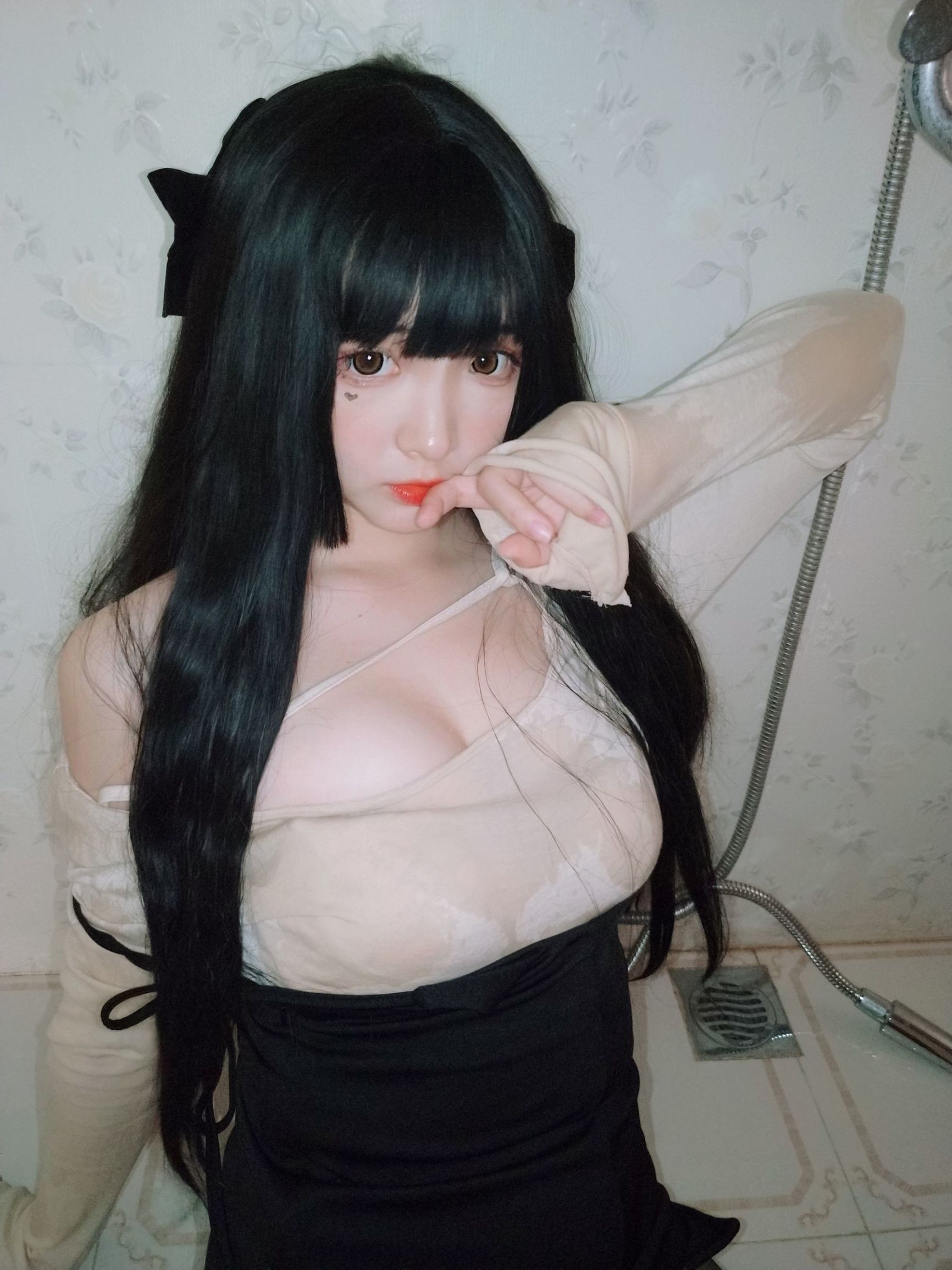 Cosplay寫真] 二次元美女古川Kagura - 浴室濕身黑絲