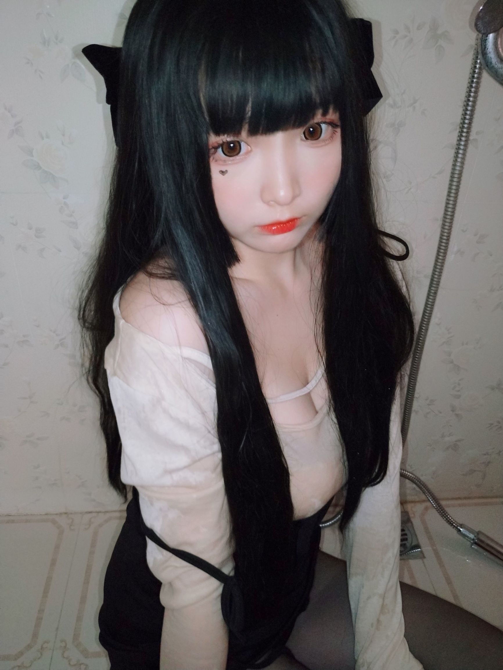 Cosplay寫真] 二次元美女古川Kagura - 浴室濕身黑絲