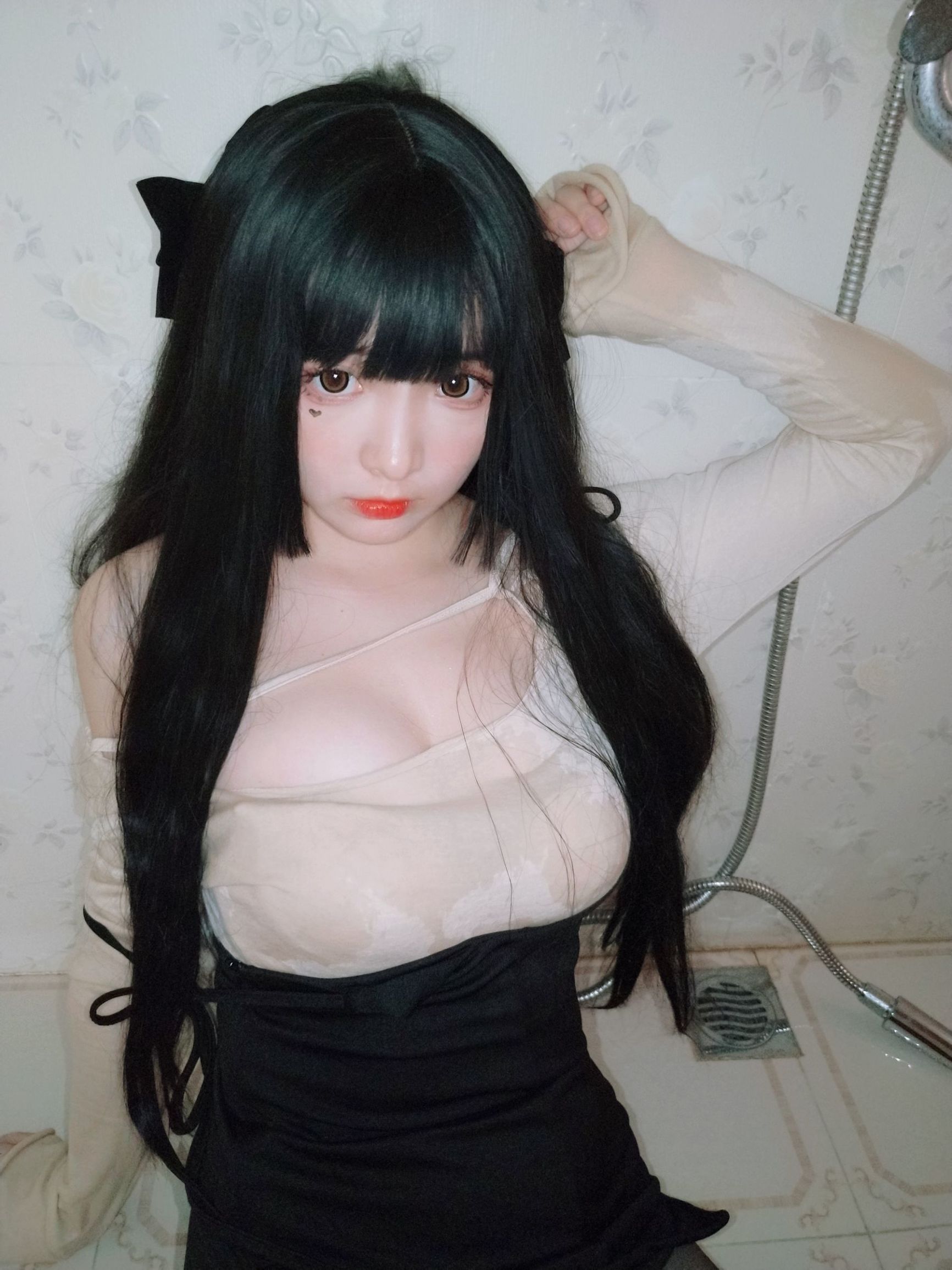 Cosplay寫真] 二次元美女古川Kagura - 浴室濕身黑絲