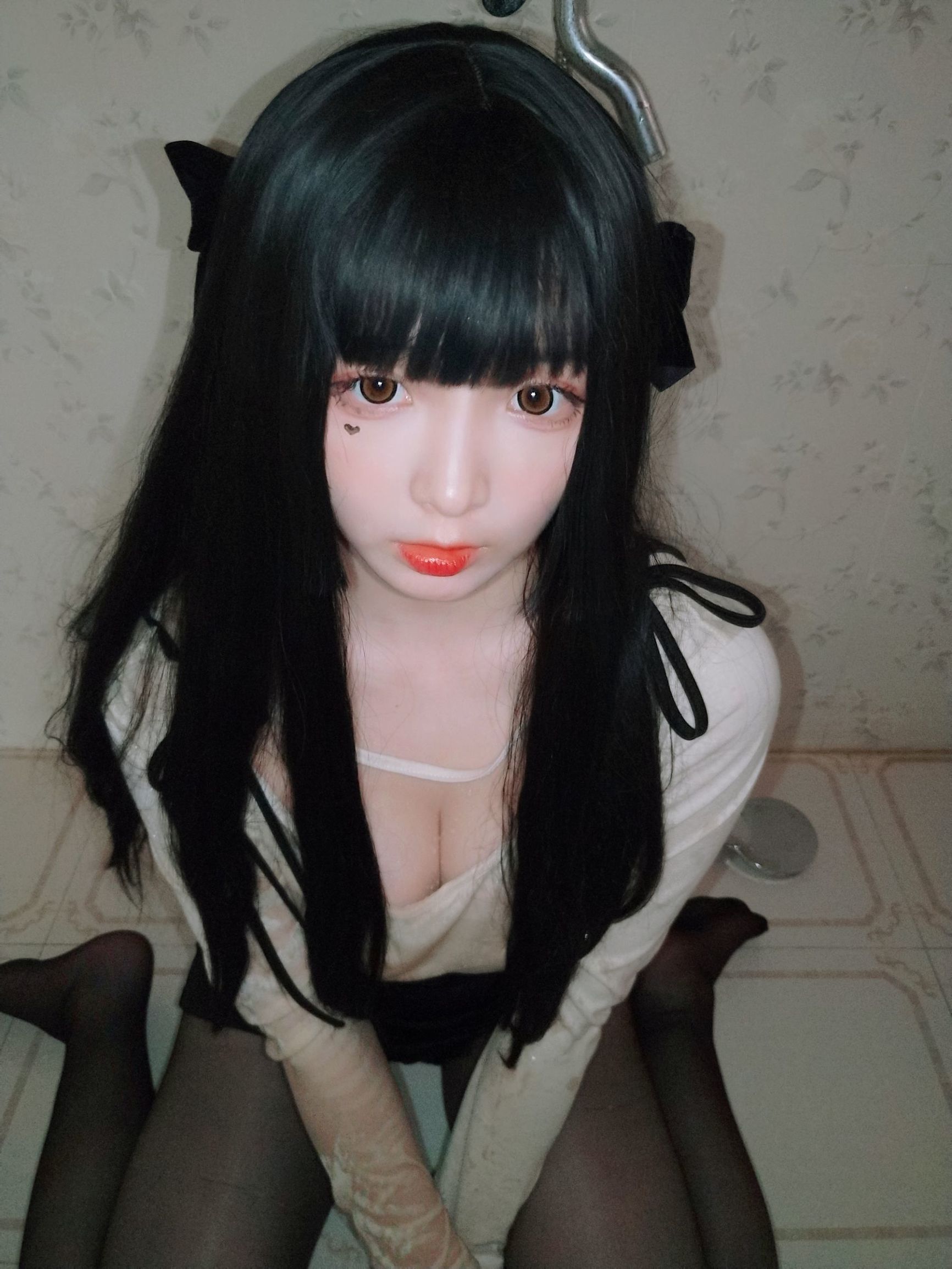 Cosplay寫真] 二次元美女古川Kagura - 浴室濕身黑絲