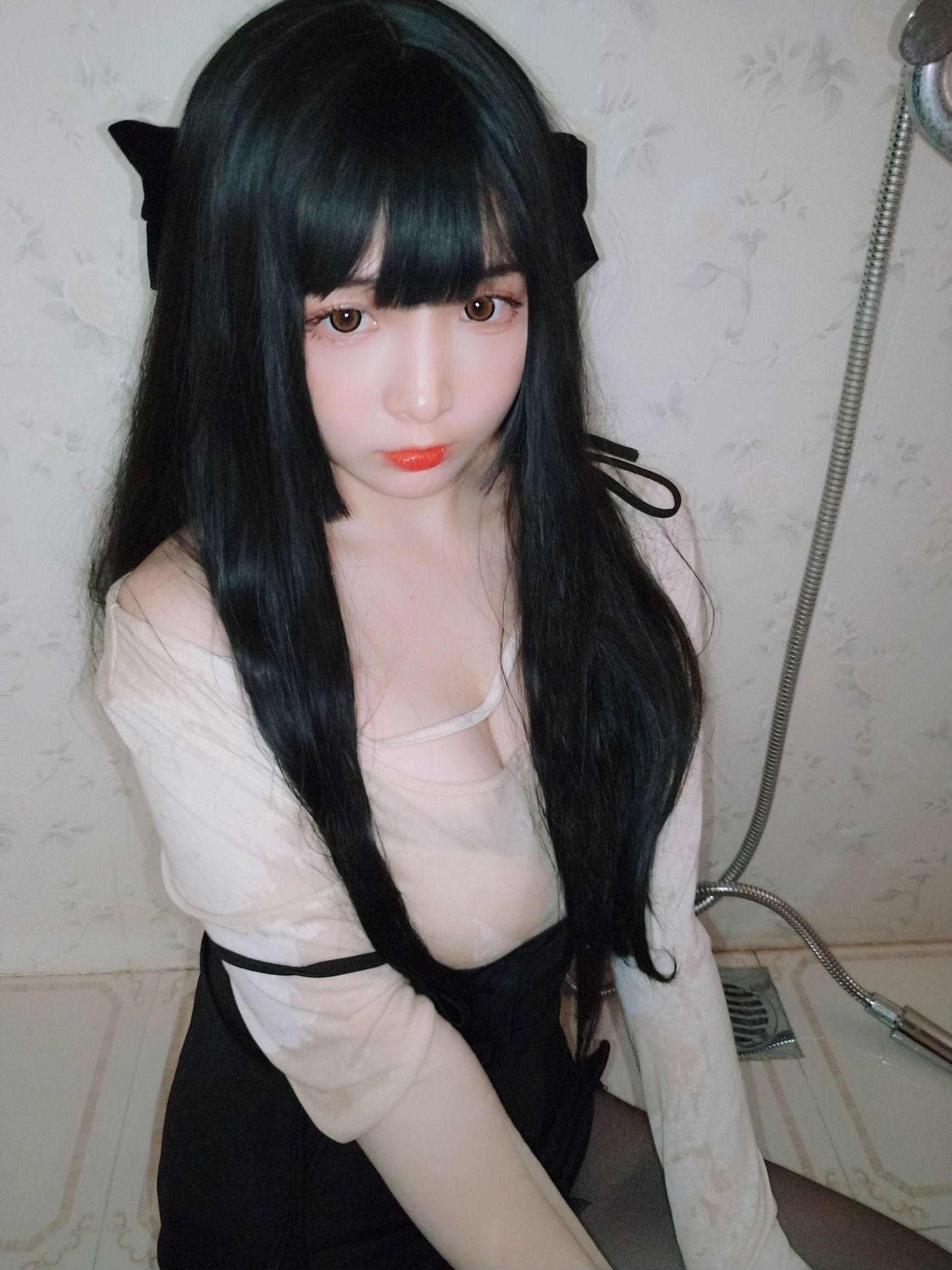 Cosplay寫真] 二次元美女古川Kagura - 浴室濕身黑絲