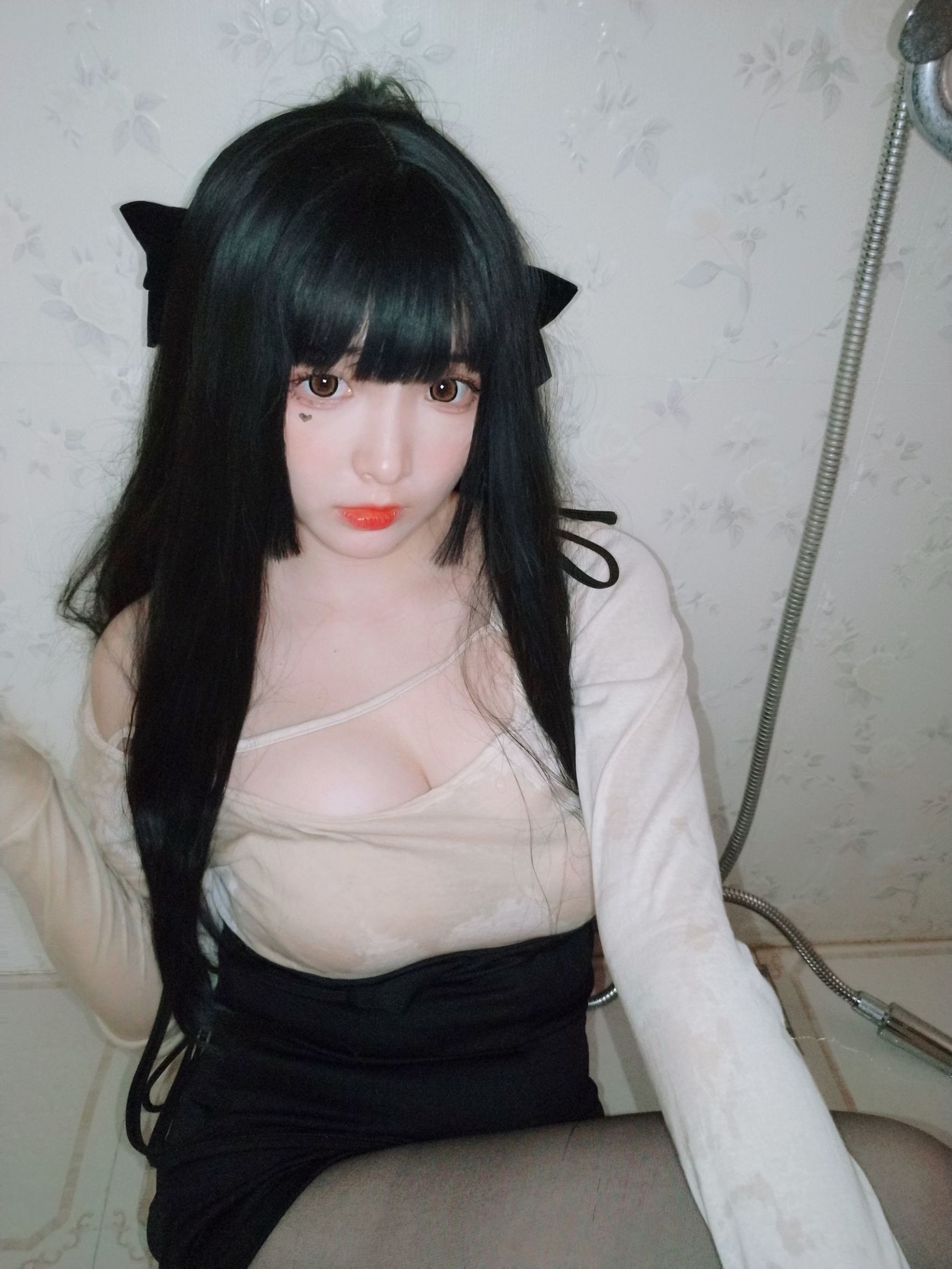 Cosplay寫真] 二次元美女古川Kagura - 浴室濕身黑絲