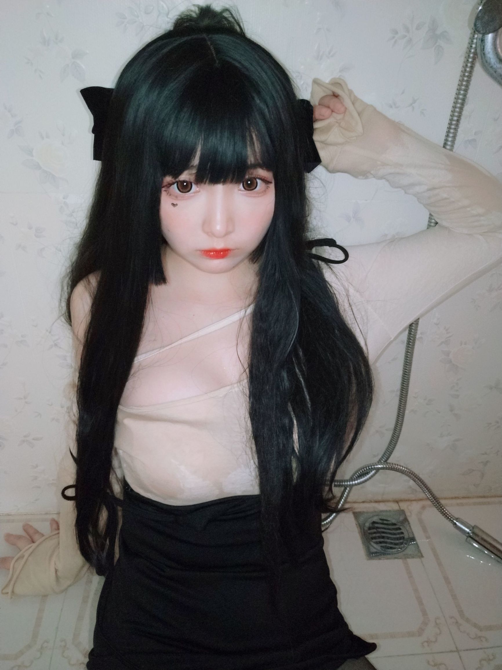Cosplay寫真] 二次元美女古川Kagura - 浴室濕身黑絲