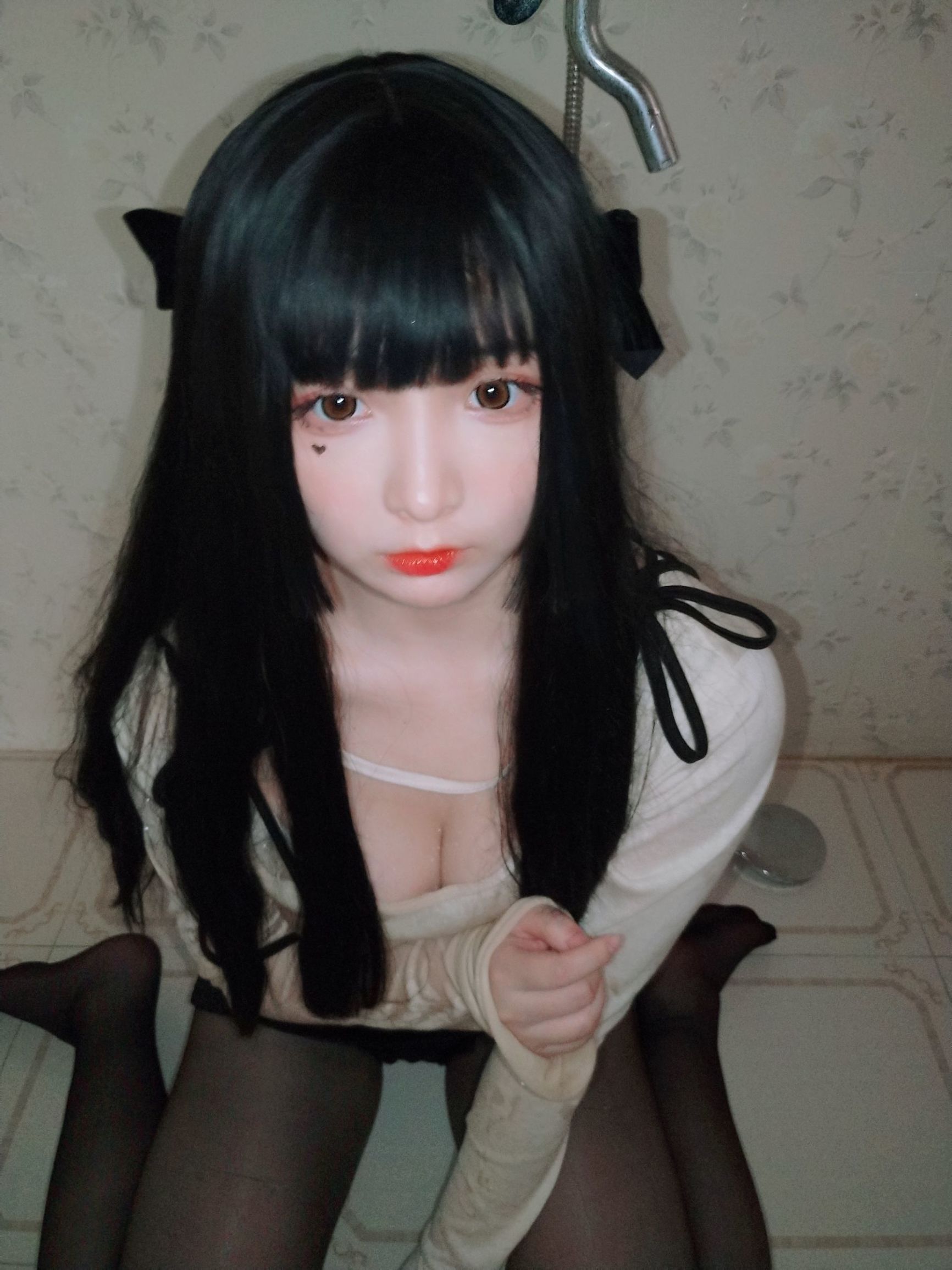 Cosplay寫真] 二次元美女古川Kagura - 浴室濕身黑絲