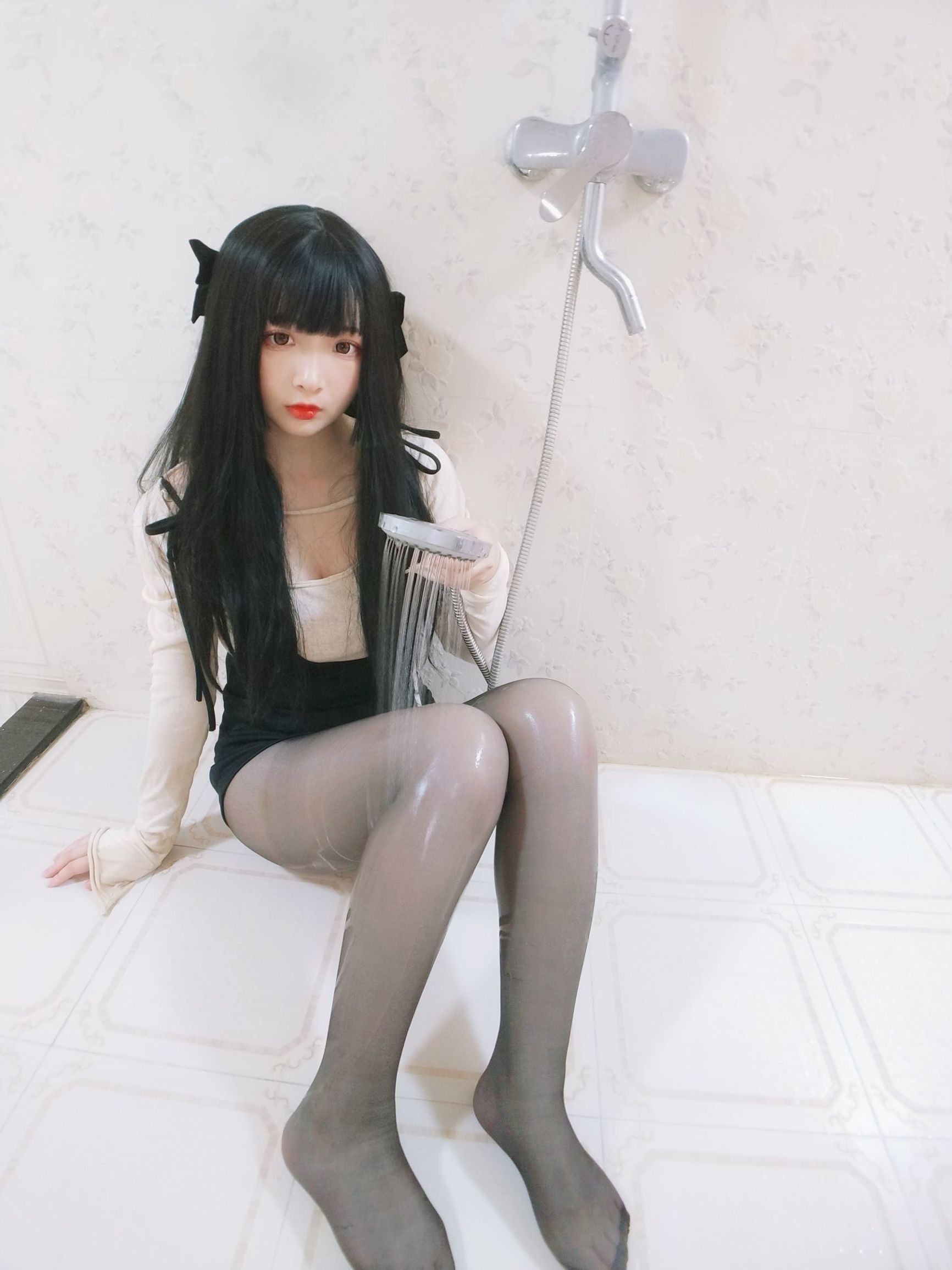Cosplay寫真] 二次元美女古川Kagura - 浴室濕身黑絲