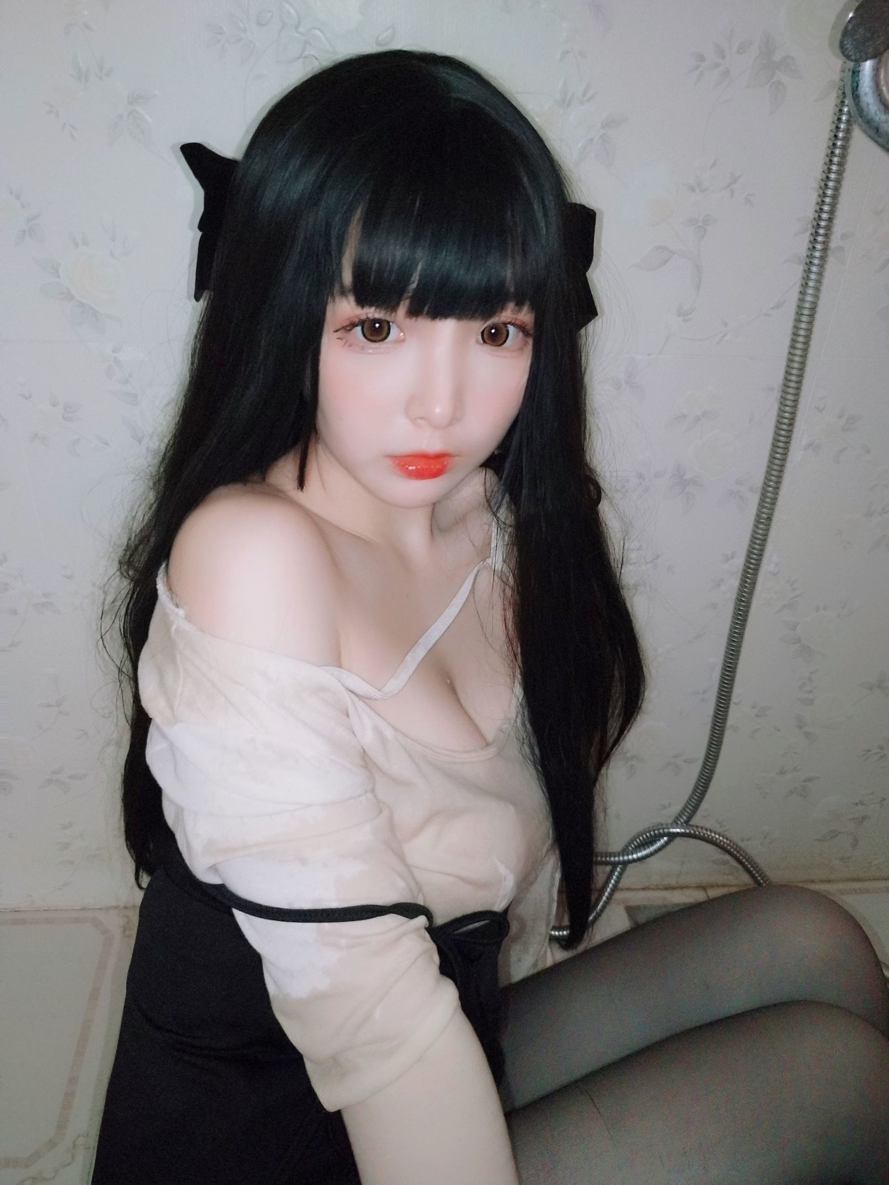 Cosplay寫真] 二次元美女古川Kagura - 浴室濕身黑絲
