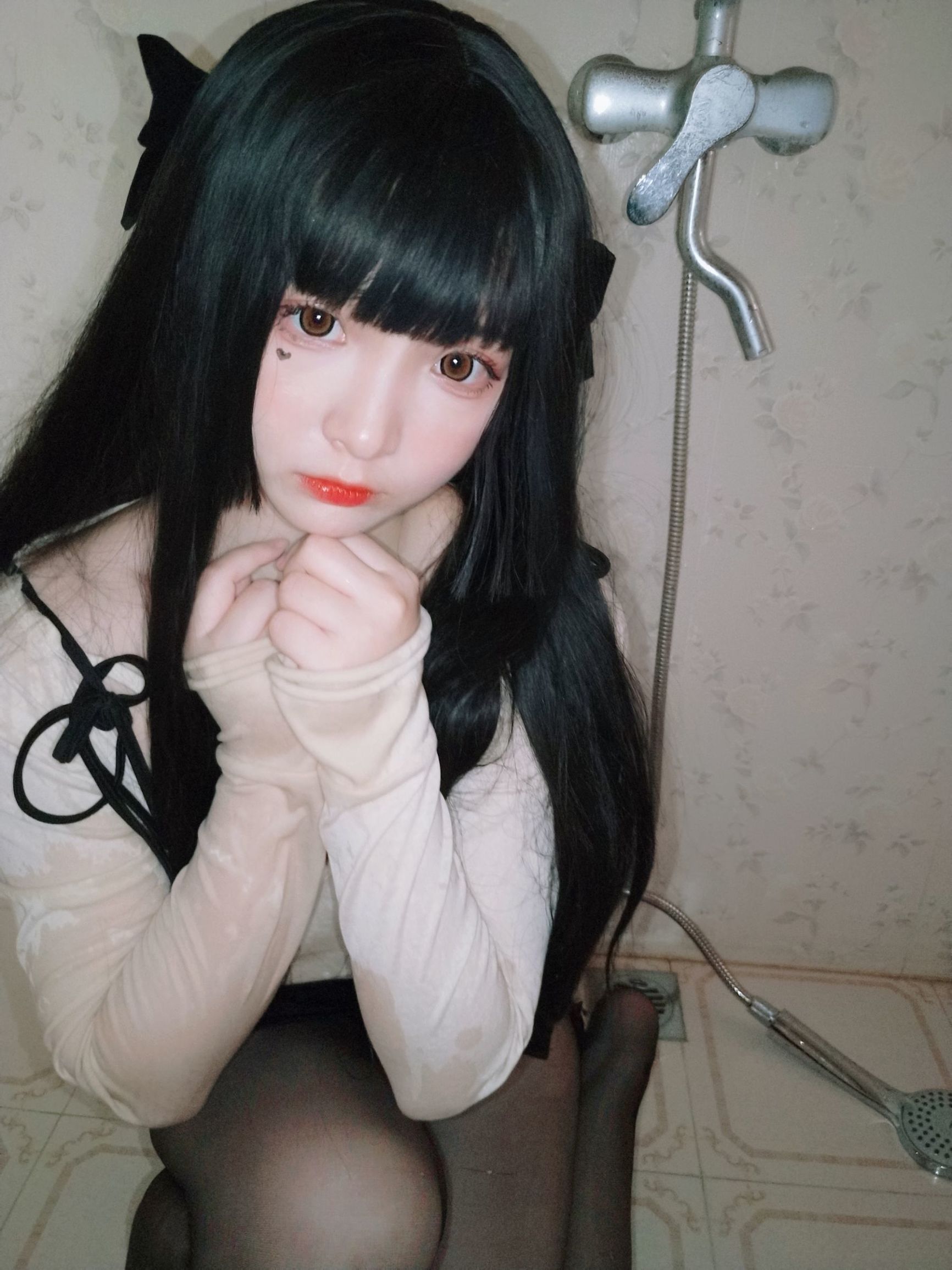Cosplay寫真] 二次元美女古川Kagura - 浴室濕身黑絲