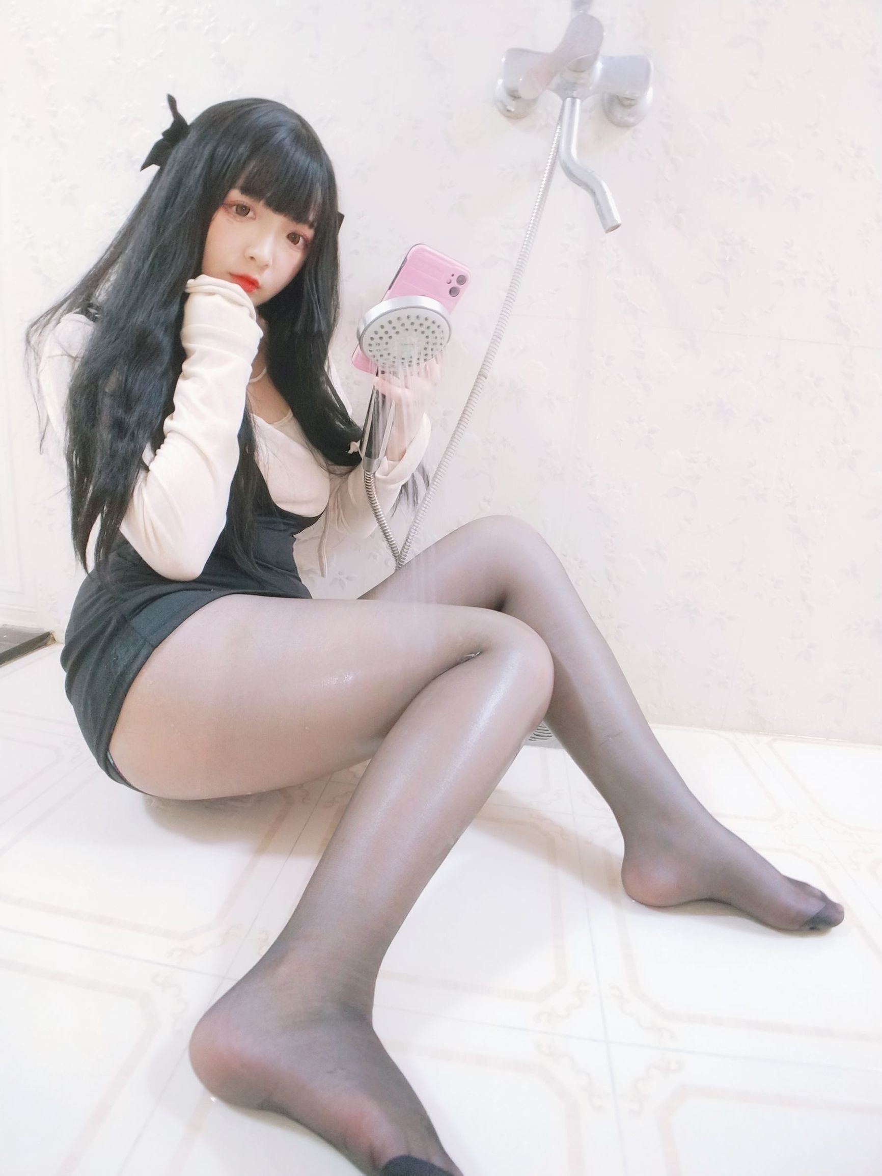 Cosplay寫真] 二次元美女古川Kagura - 浴室濕身黑絲