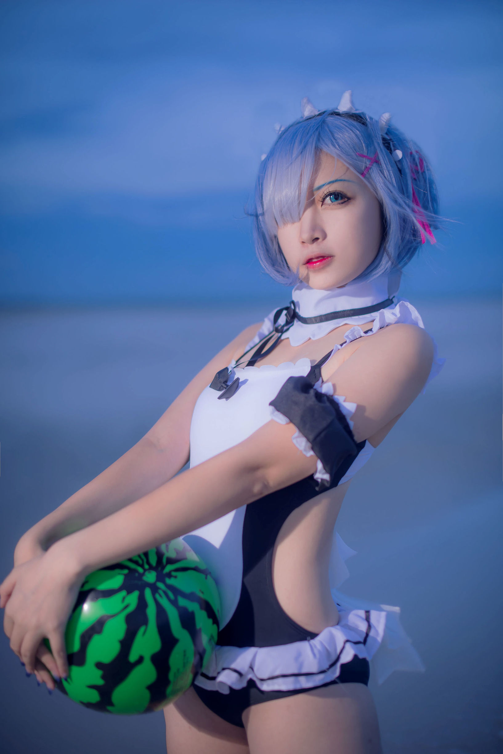 Cosplay Photos] Popular Cosplayer Er Zuo Nisa - Rem Swimsuit