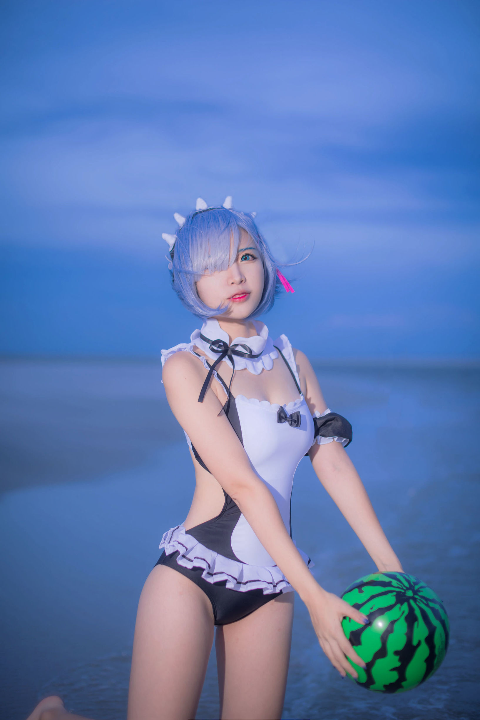 Cosplay Photos] Popular Cosplayer Er Zuo Nisa - Rem Swimsuit
