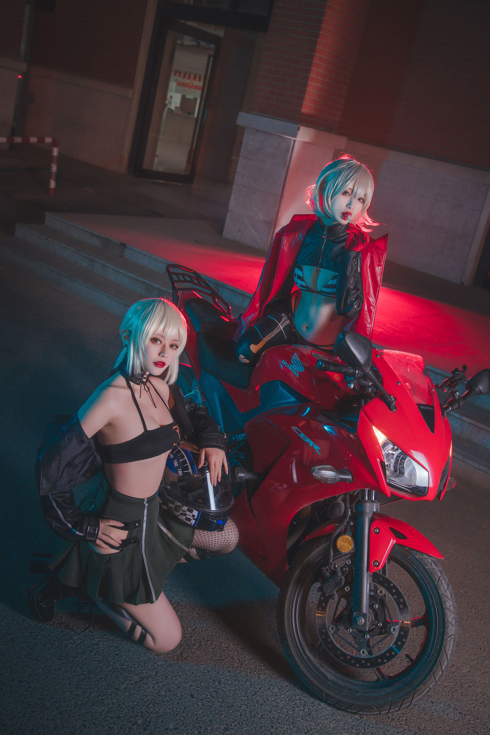 [Cosplay写真] 动漫博主铁板烧鬼舞w - 中山码头黑贞黑呆双人